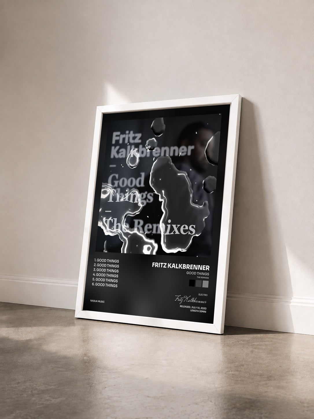#blanc Tableau de l'album Good Things (The Remixes) de Fritz Kalkbrenner vu de trois quarts, cadre blanc