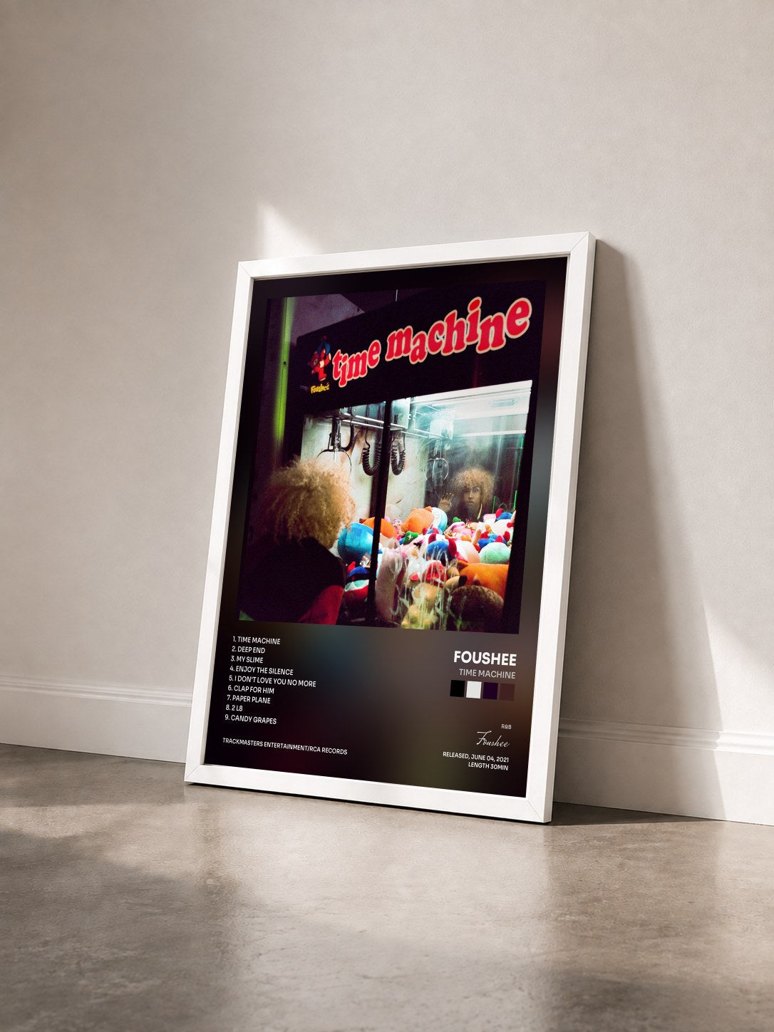 #blanc Tableau de l'album time machine de Foushee vu de trois quarts, cadre blanc