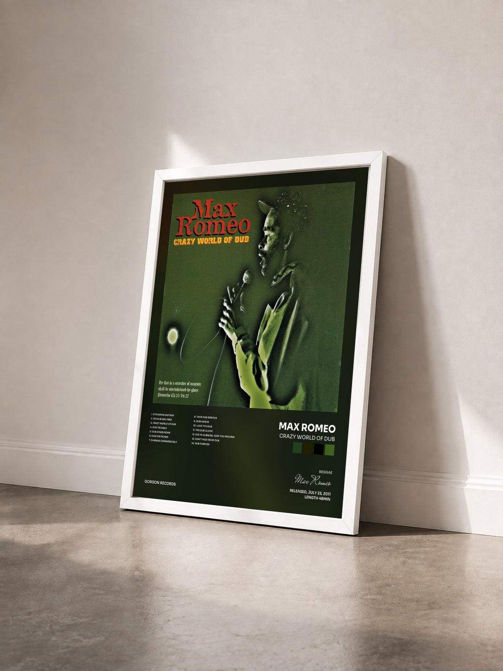 #blanc Tableau de l'album Crazy World Of Dub de Max Romeo vu de trois quarts, cadre blanc