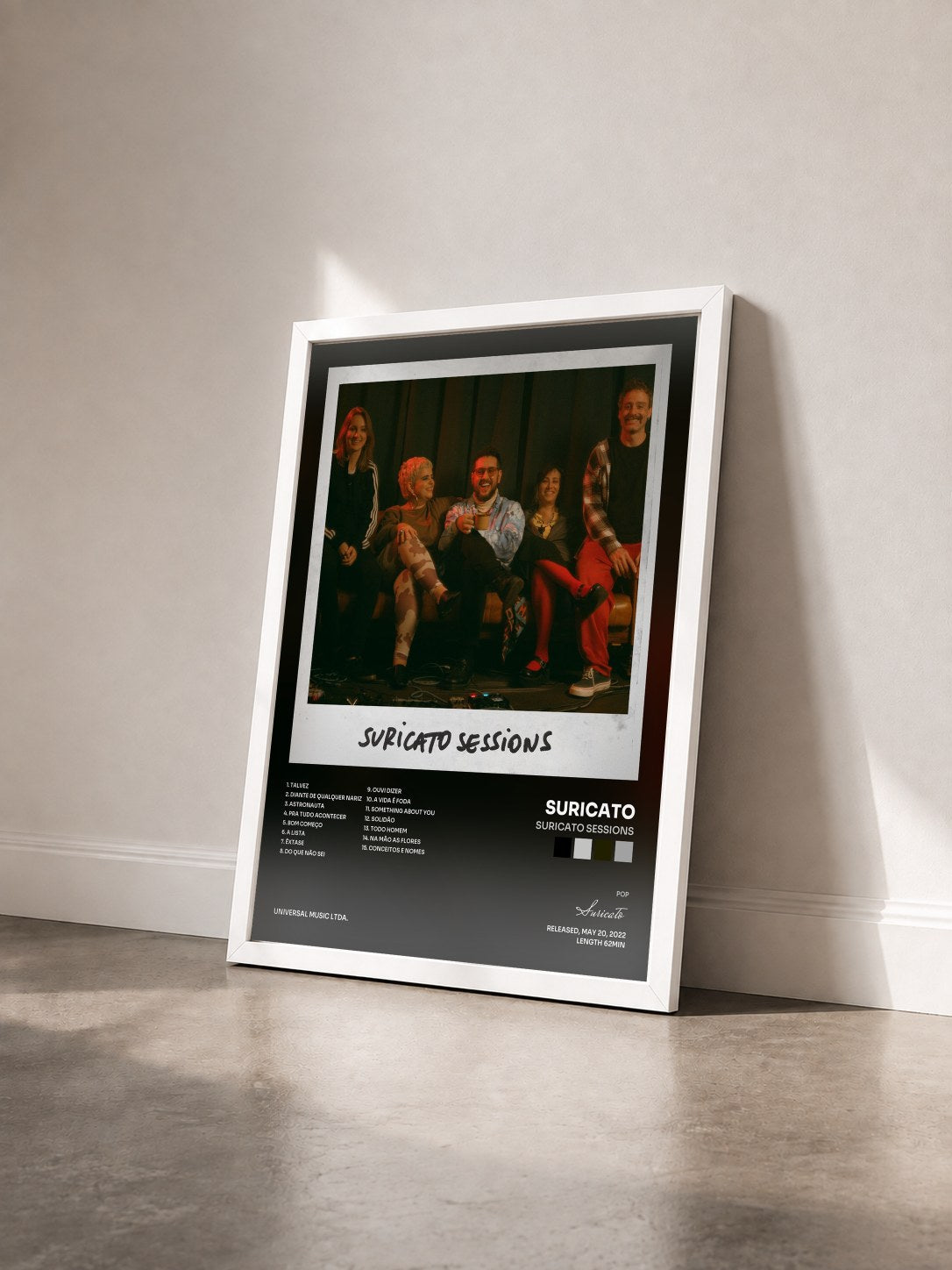 #blanc Tableau de l'album Suricato Sessions de Suricato vu de trois quarts, cadre blanc