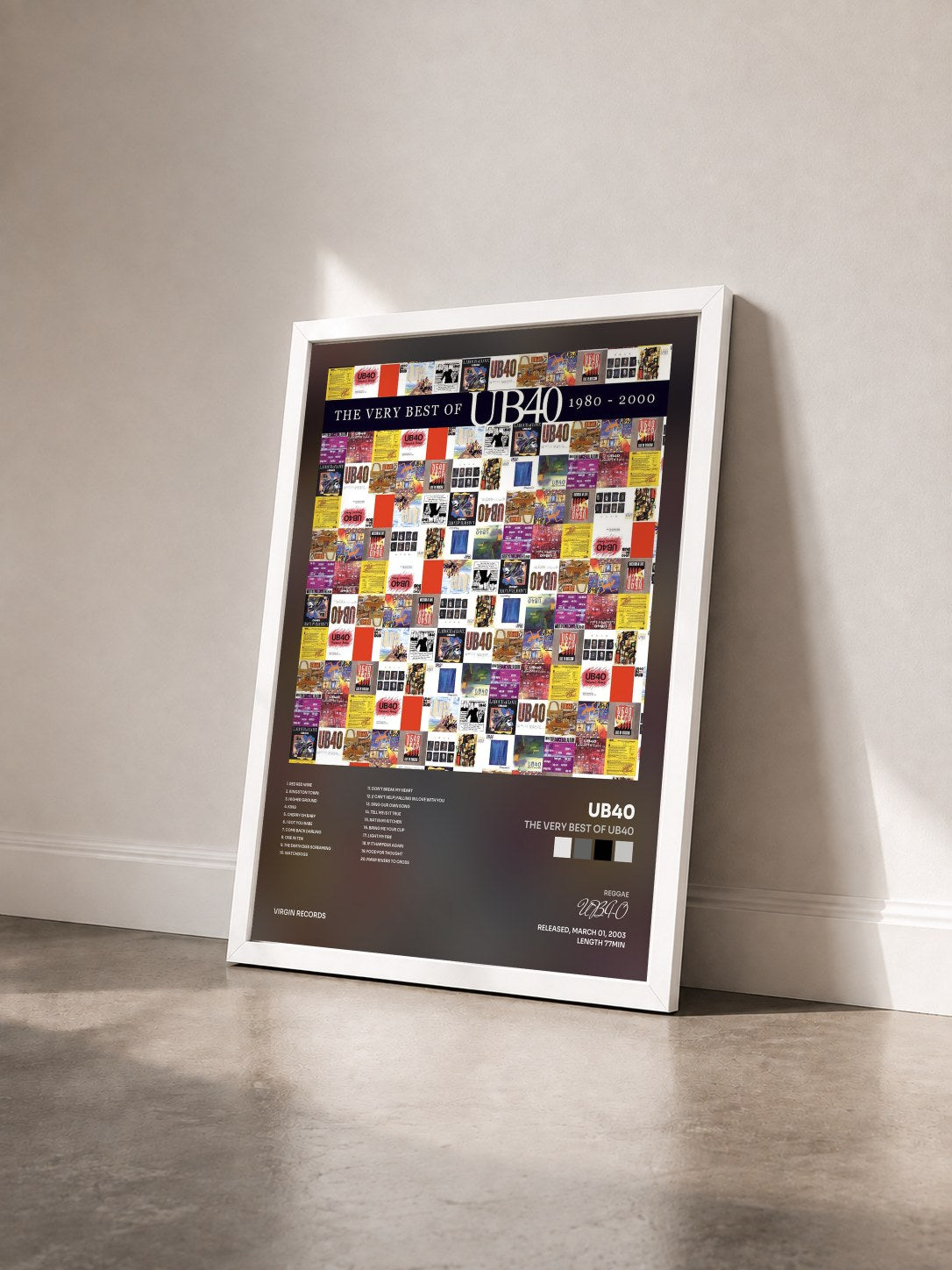 #blanc Tableau de l'album The Very Best Of UB40 de UB40 vu de trois quarts, cadre blanc