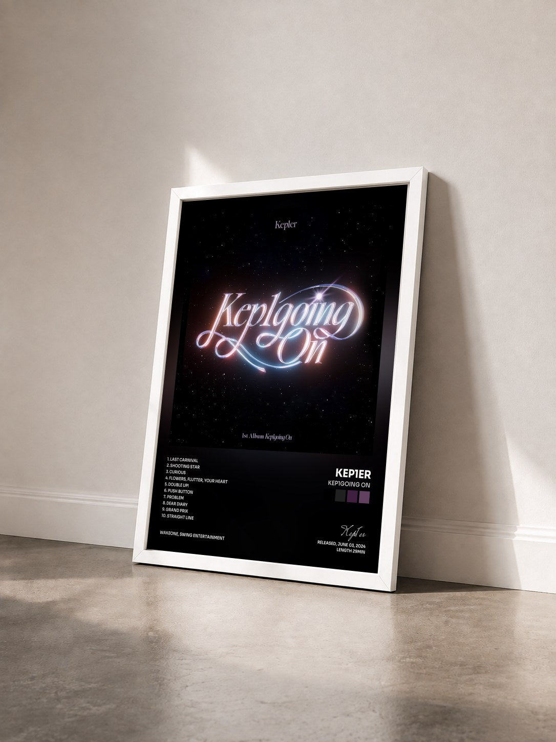#blanc Tableau de l'album Kep1going On de Kep1er vu de trois quarts, cadre blanc