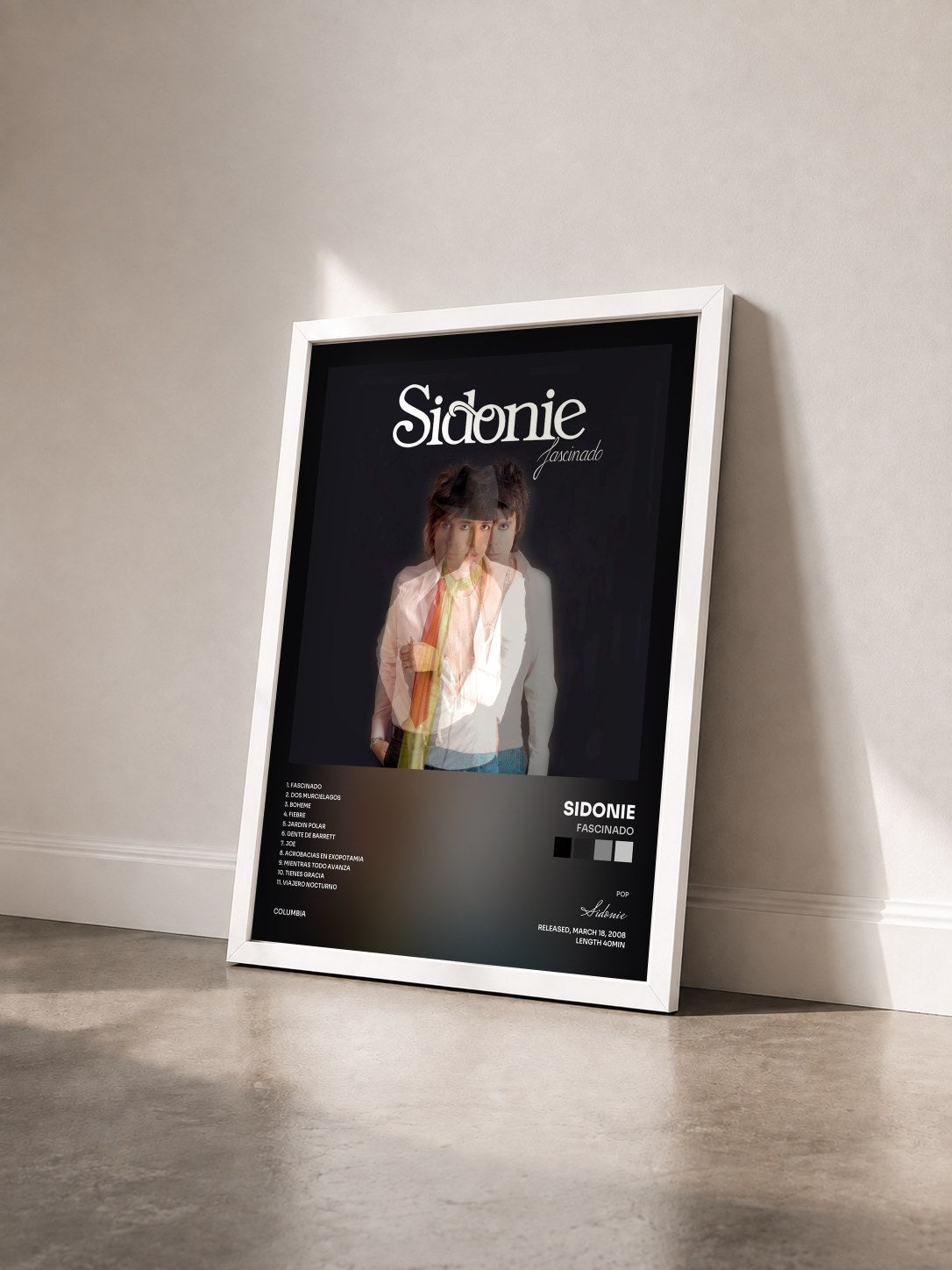 #blanc Tableau de l'album Fascinado de Sidonie vu de trois quarts, cadre blanc