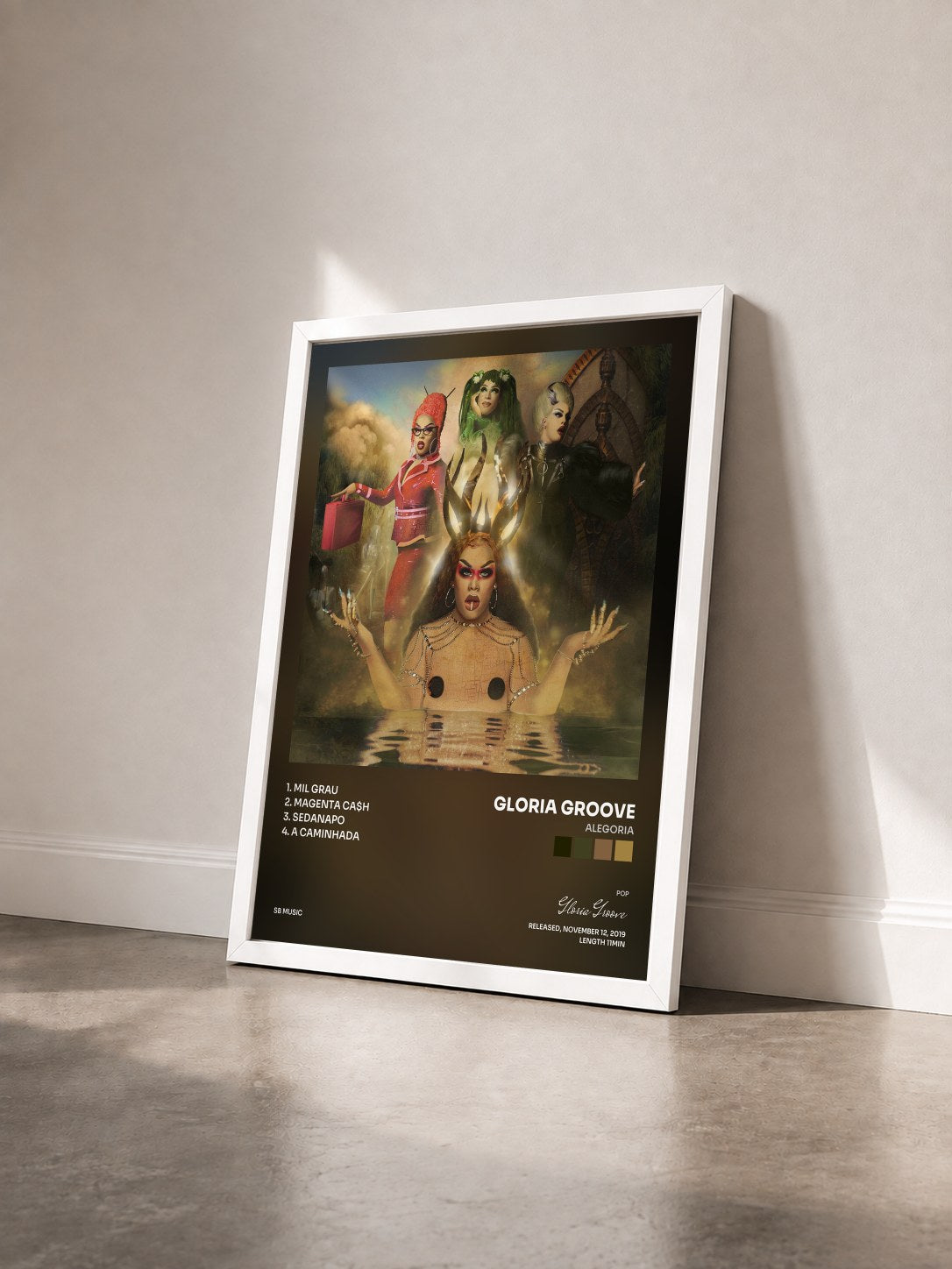 #blanc Tableau de l'album ALEGORIA de Gloria Groove vu de trois quarts, cadre blanc