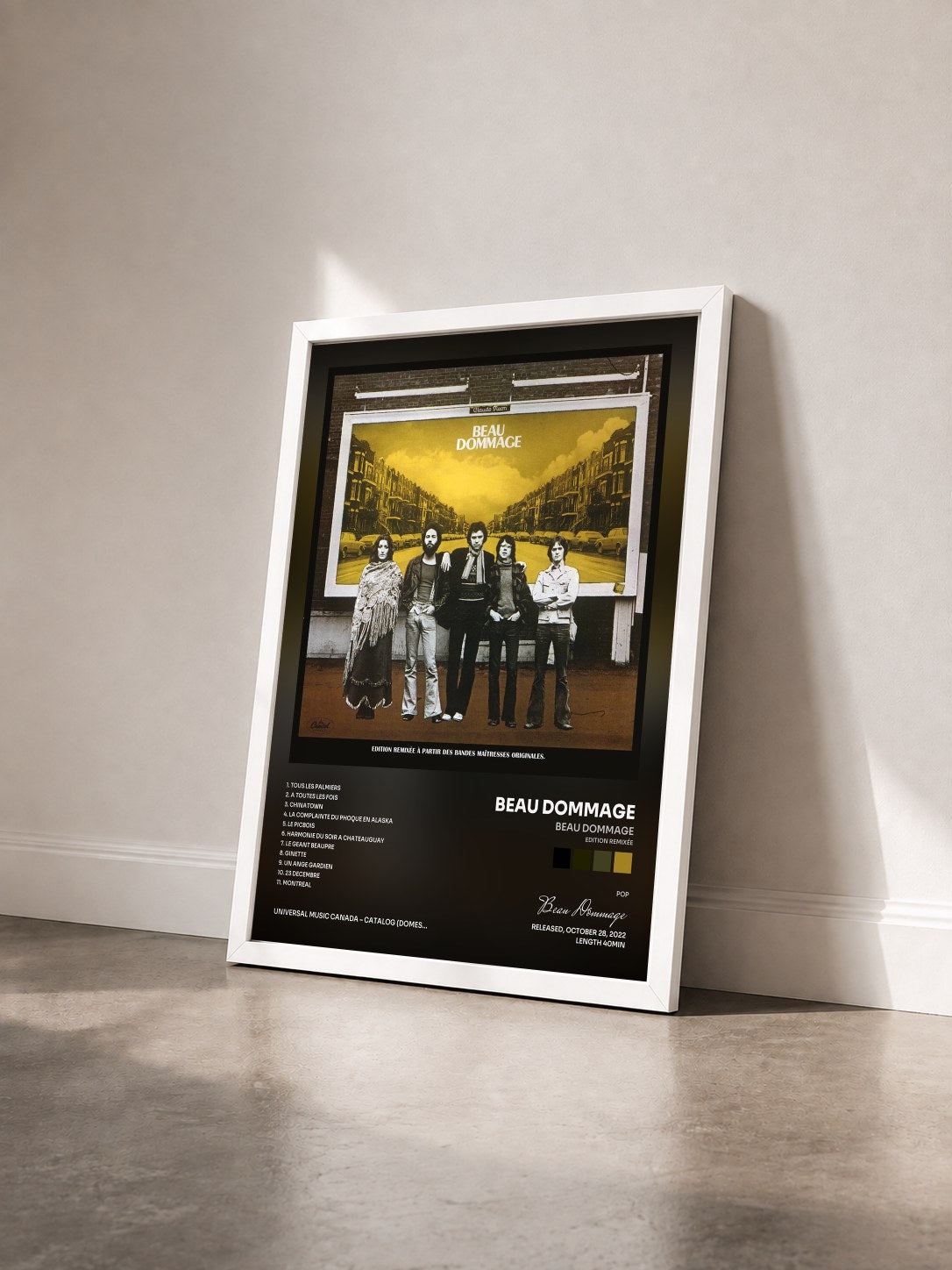 #blanc Tableau de l'album Beau Dommage (Edition Remixée) de Beau Dommage vu de trois quarts, cadre blanc