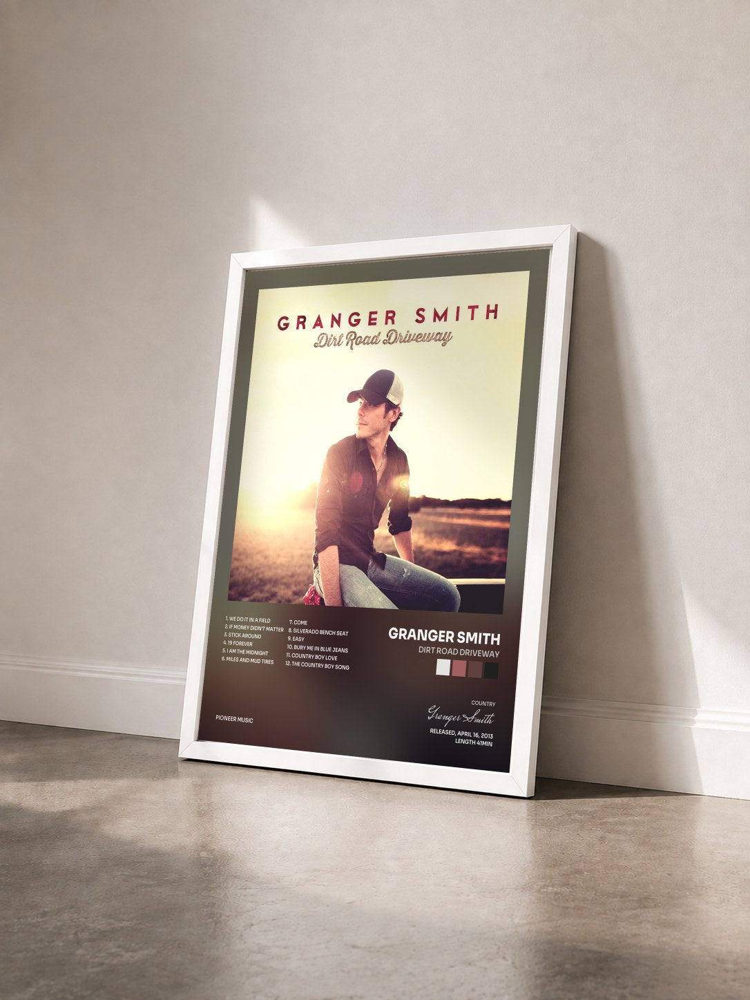 #blanc Tableau de l'album Dirt Road Driveway de Granger Smith vu de trois quarts, cadre blanc