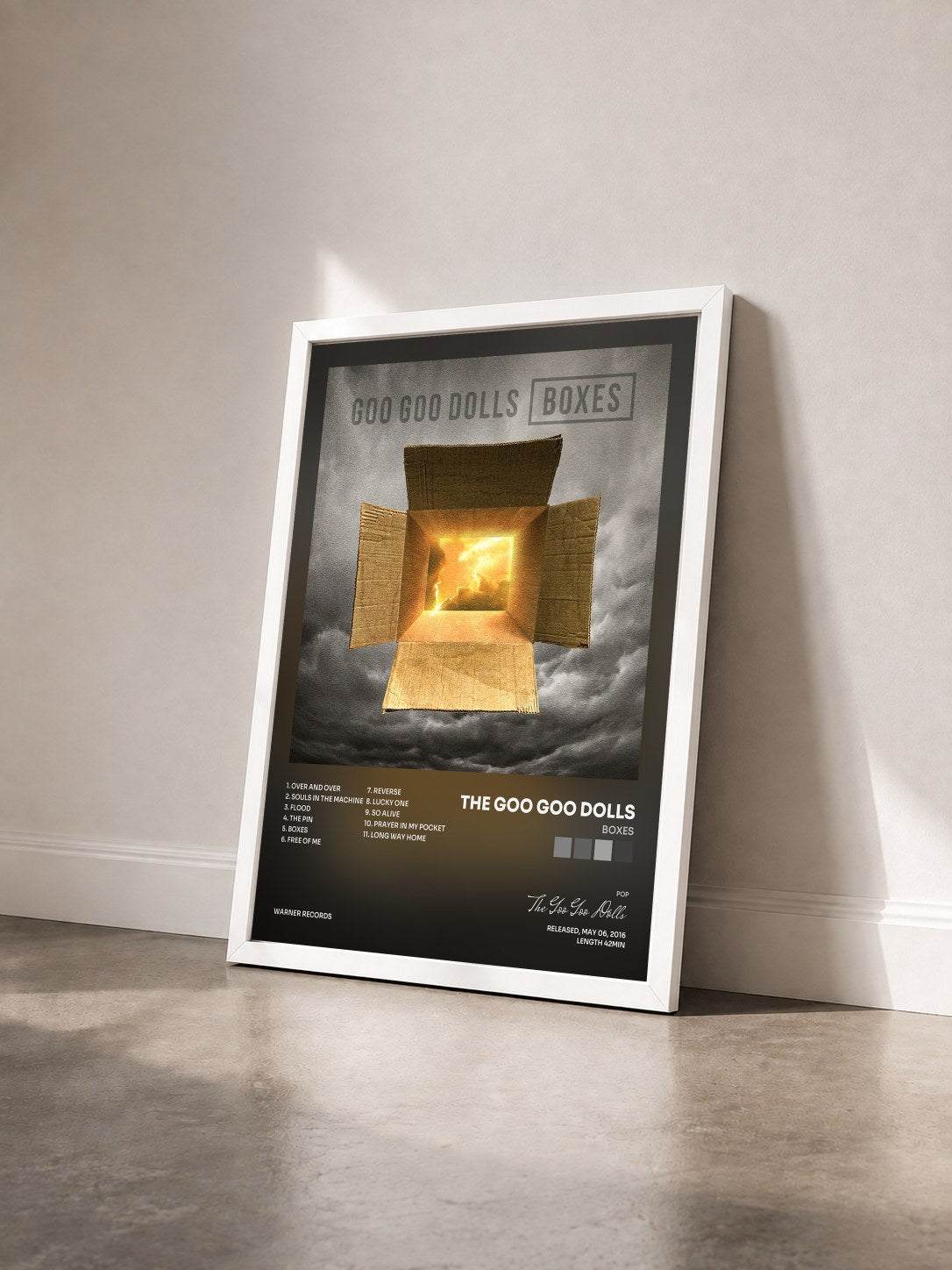 #blanc Tableau de l'album Boxes de The Goo Goo Dolls vu de trois quarts, cadre blanc