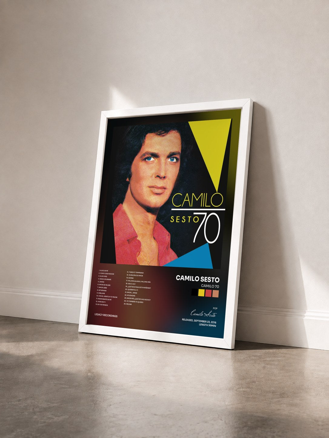 #blanc Tableau de l'album Camilo 70 de Camilo Sesto vu de trois quarts, cadre blanc