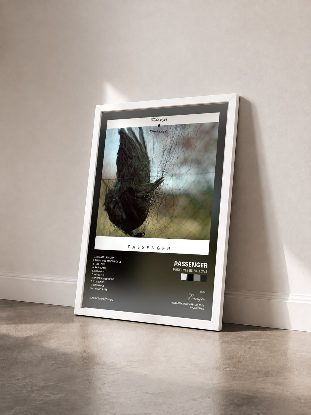 #blanc Tableau de l'album Wide Eyes Blind Love de Passenger vu de trois quarts, cadre blanc