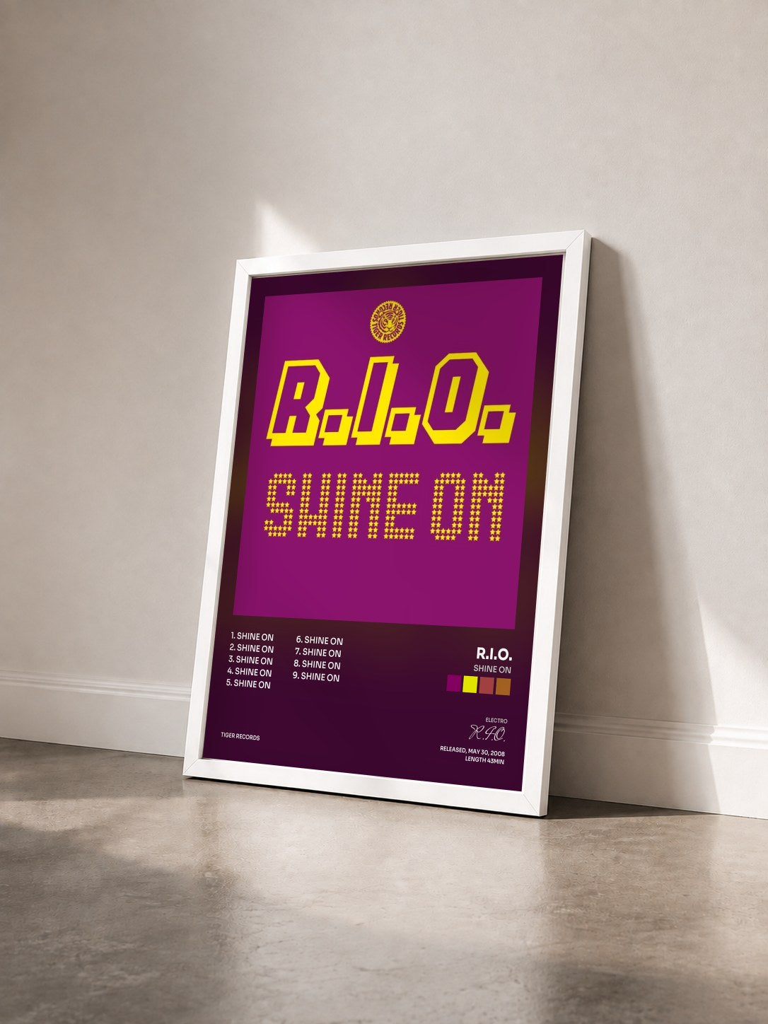#blanc Tableau de l'album Shine on de R.I.O. vu de trois quarts, cadre blanc