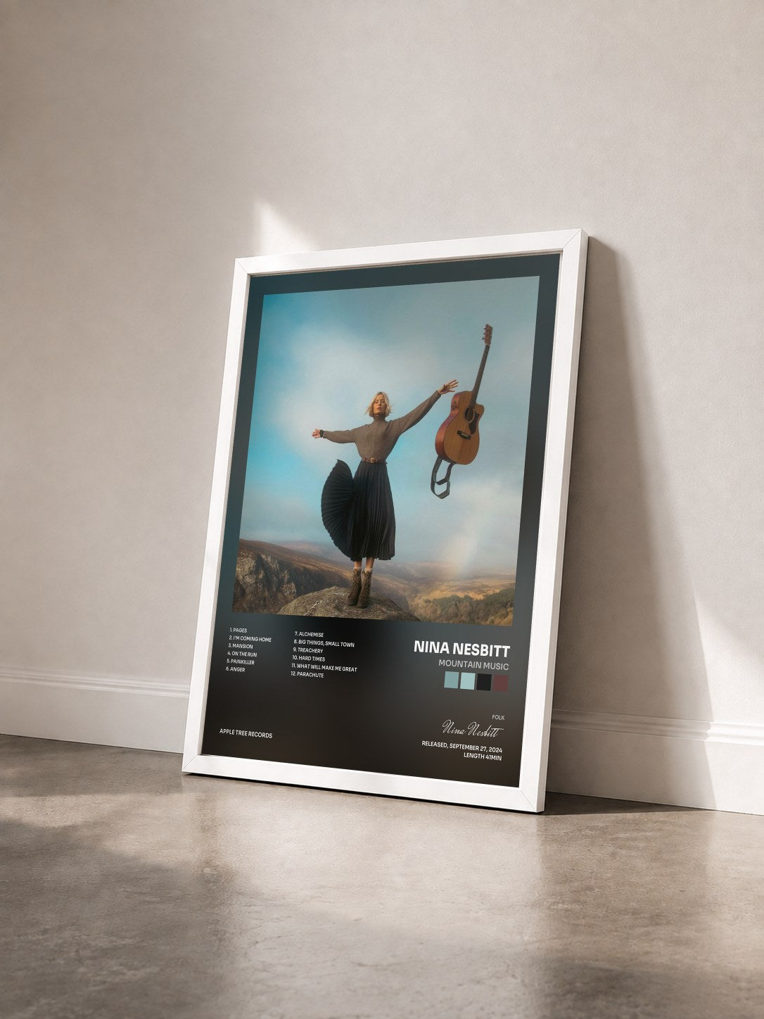 #blanc Tableau de l'album Mountain Music de Nina Nesbitt vu de trois quarts, cadre blanc