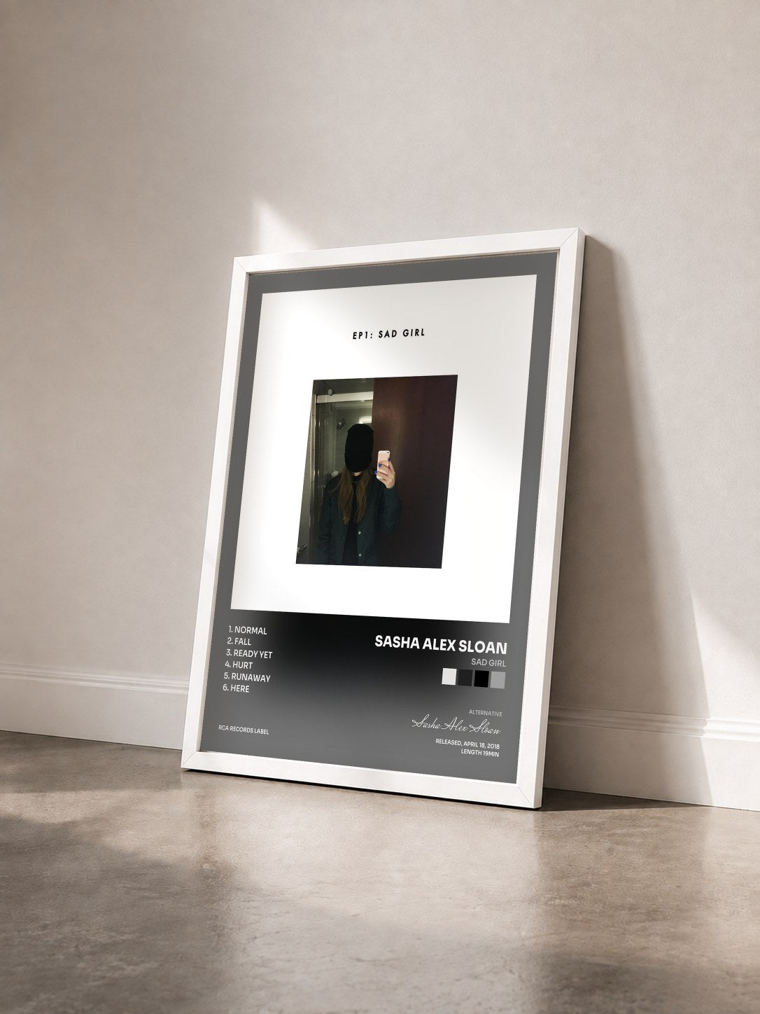 #blanc Tableau de l'album sad girl de Sasha Alex Sloan vu de trois quarts, cadre blanc