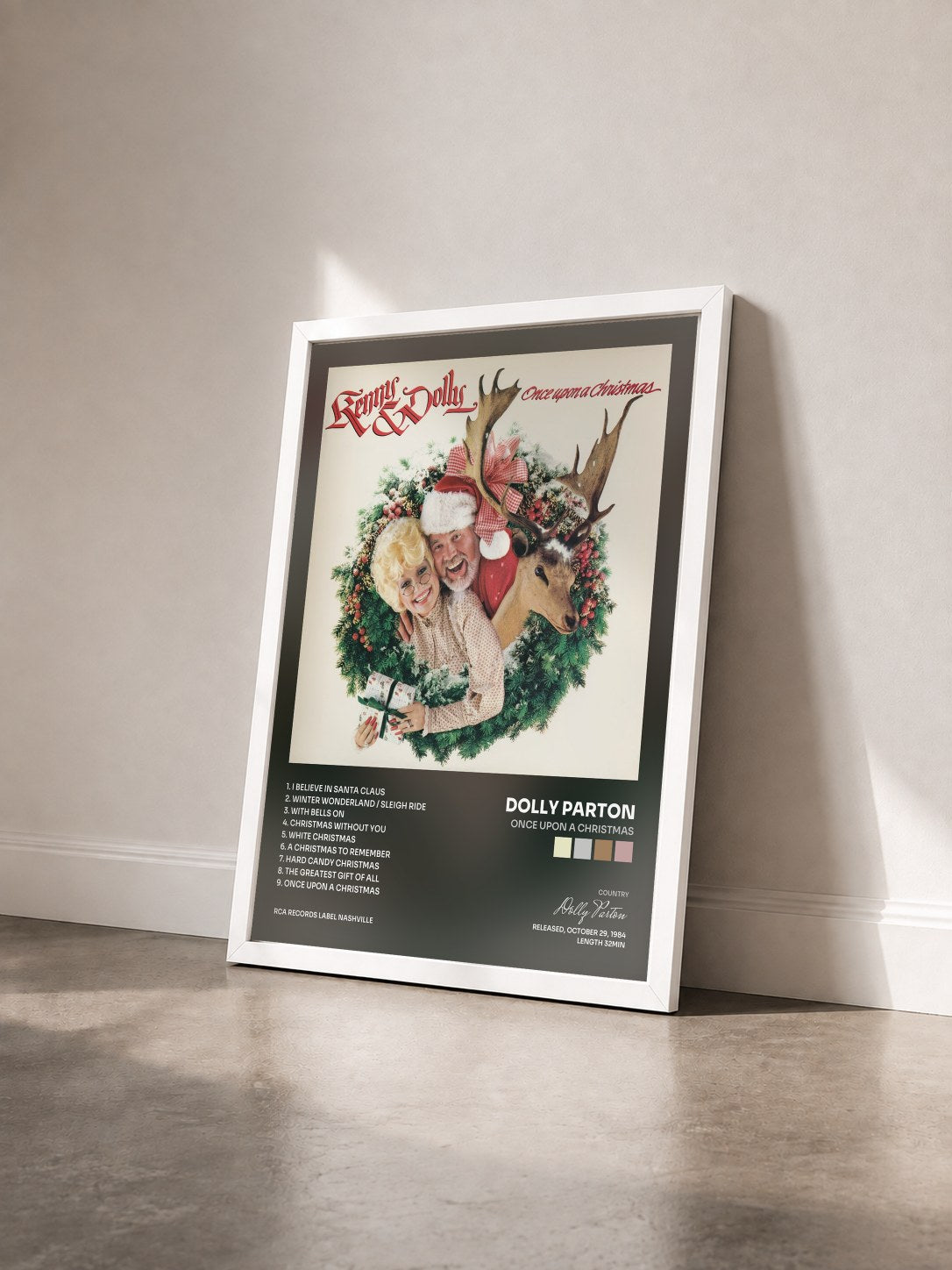 #blanc Tableau de l'album Once Upon A Christmas de Dolly Parton vu de trois quarts, cadre blanc