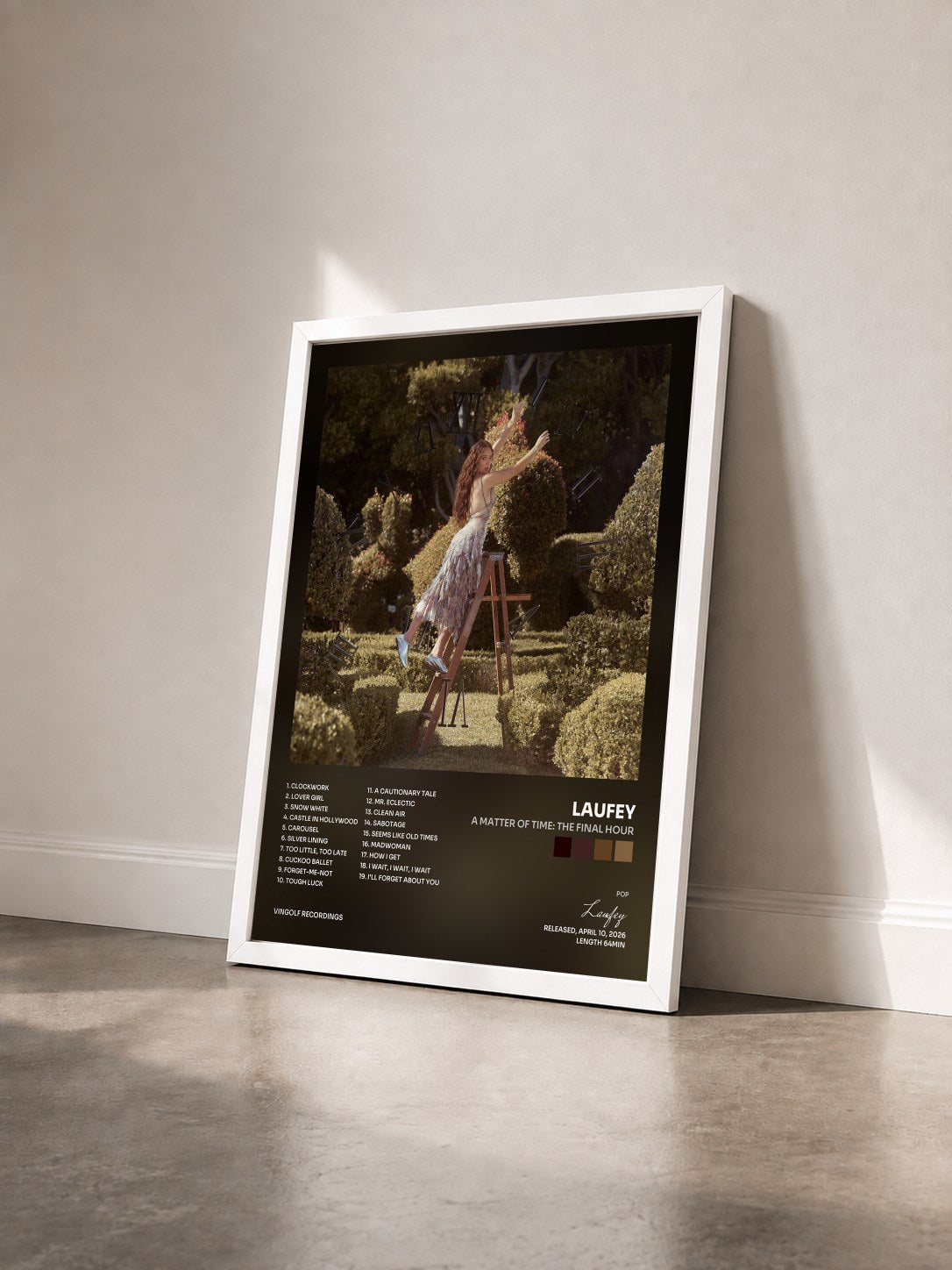 #blanc Tableau de l'album A Matter of Time: The Final Hour de Laufey vu de trois quarts, cadre blanc