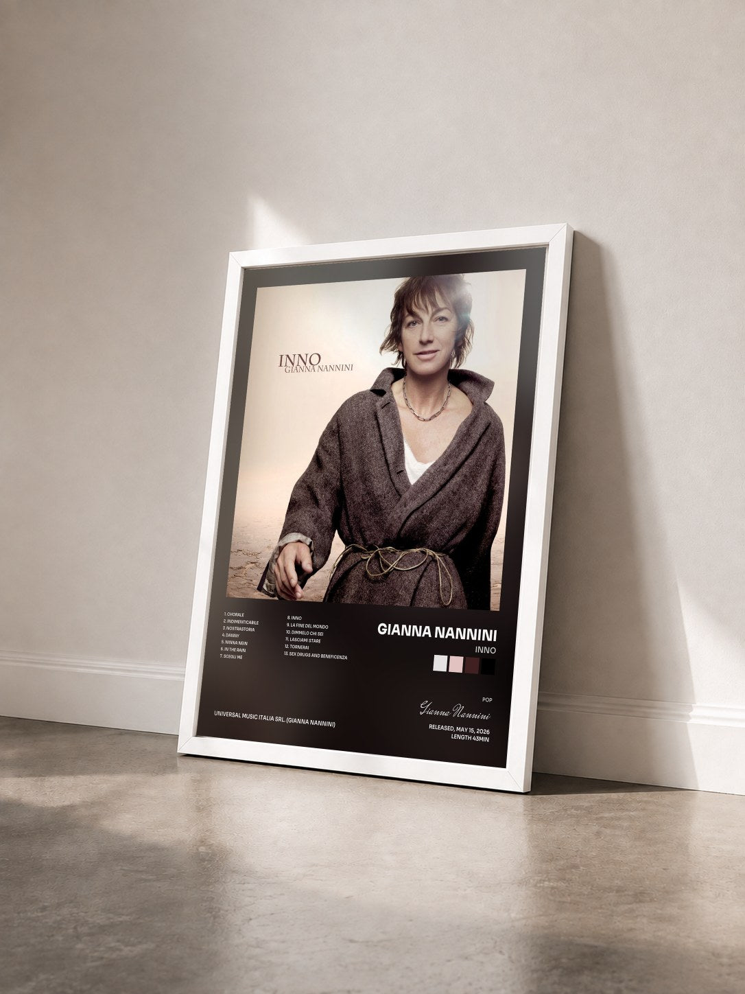 #blanc Tableau de l'album Inno de Gianna Nannini vu de trois quarts, cadre blanc
