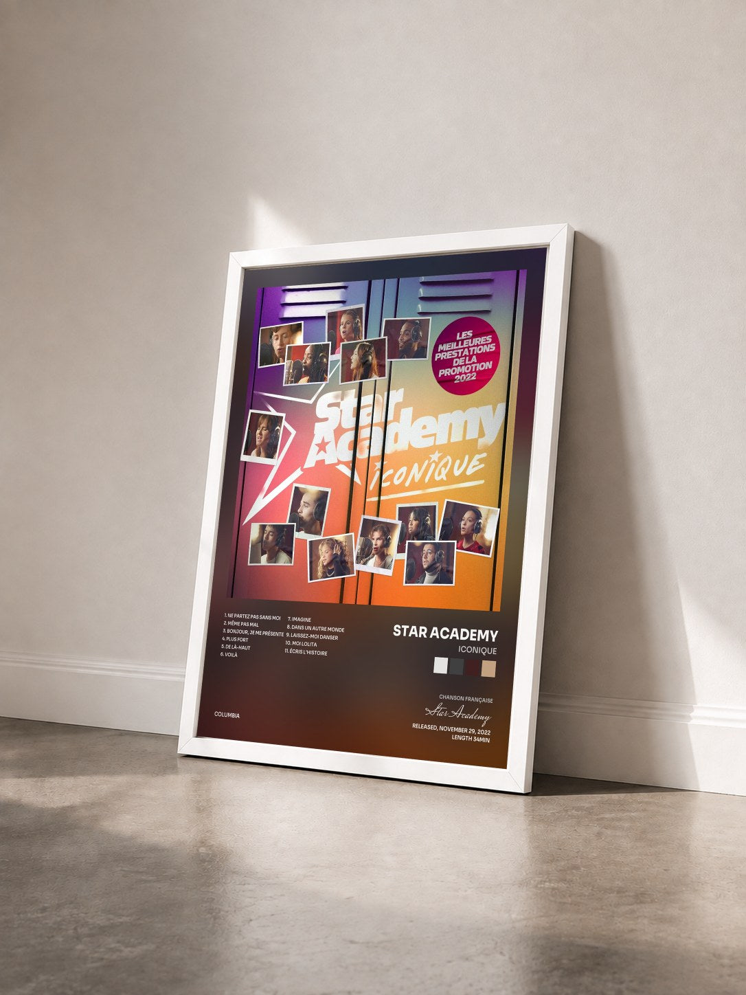 #blanc Tableau de l'album Iconique de Star Academy vu de trois quarts, cadre blanc