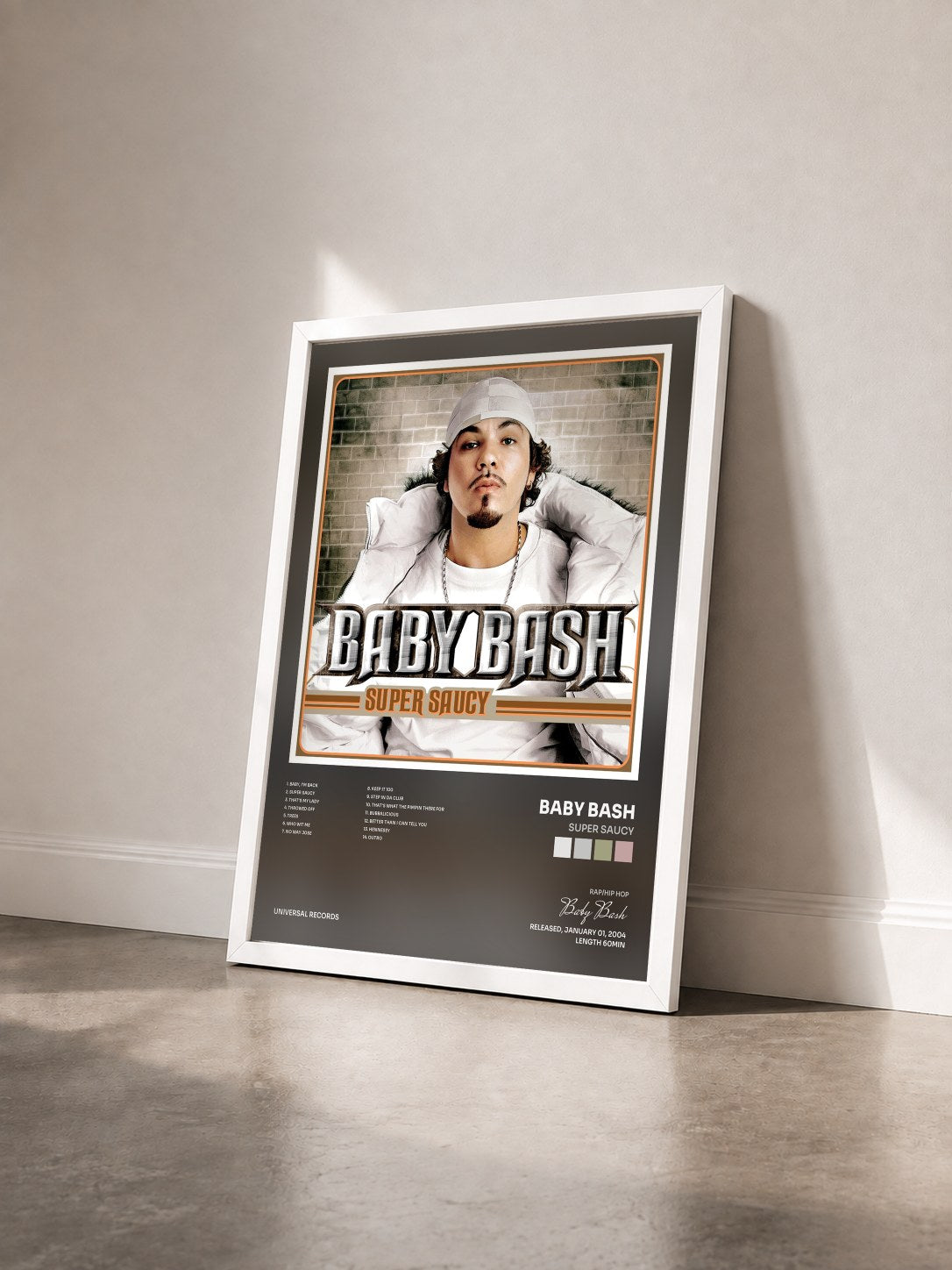 #blanc Tableau de l'album Super Saucy de Baby Bash vu de trois quarts, cadre blanc