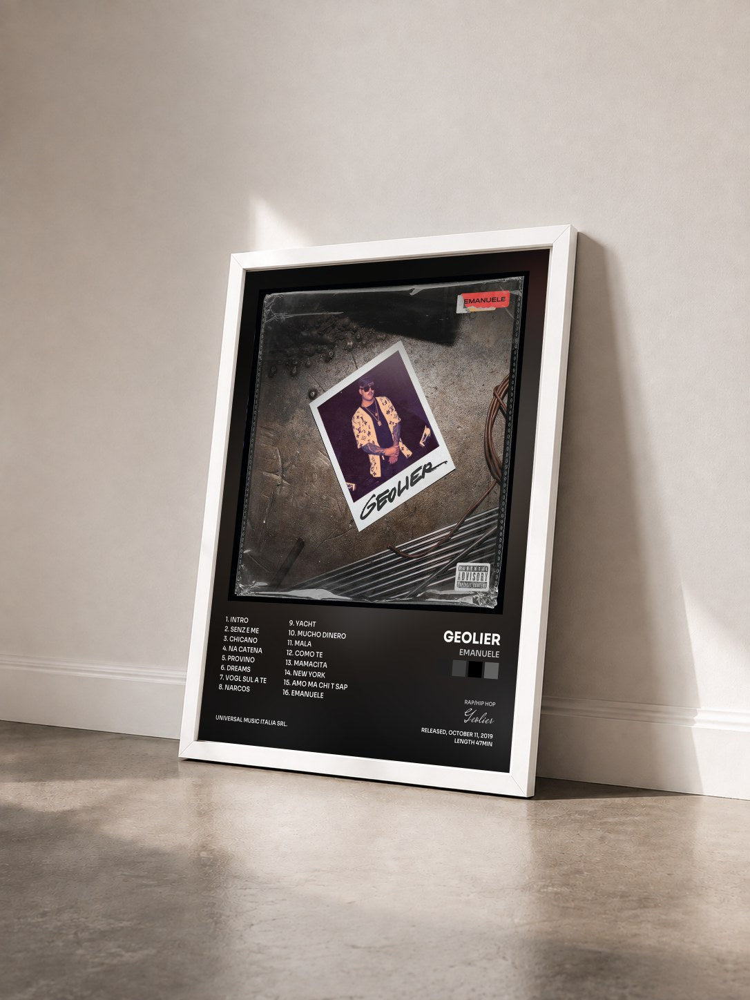 #blanc Tableau de l'album Emanuele de Geolier vu de trois quarts, cadre blanc