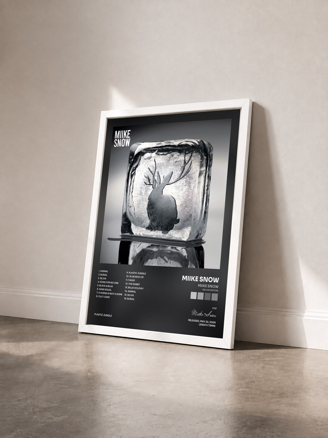 #blanc Tableau de l'album Miike Snow (Deluxe Edition) de Miike Snow vu de trois quarts, cadre blanc