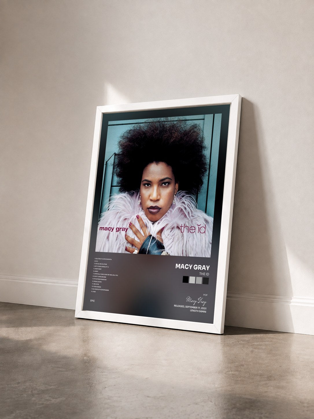 #blanc Tableau de l'album the id de Macy Gray vu de trois quarts, cadre blanc