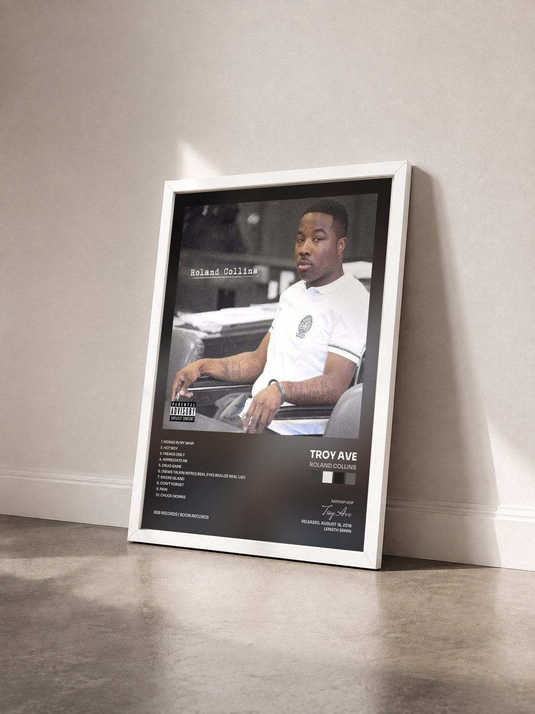 #blanc Tableau de l'album Roland Collins de Troy Ave vu de trois quarts, cadre blanc