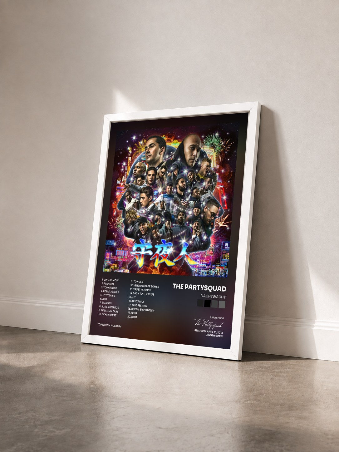 #blanc Tableau de l'album Nachtwacht de The Partysquad vu de trois quarts, cadre blanc