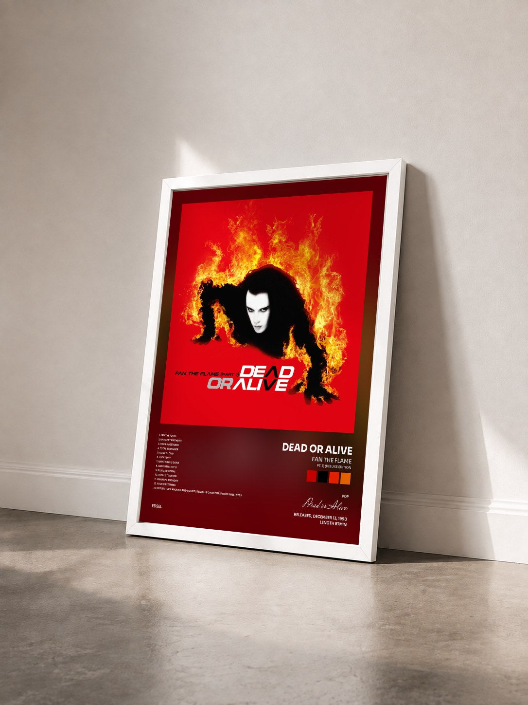 #blanc Tableau de l'album Fan the Flame (Pt. 1) (Deluxe Edition) de Dead or Alive vu de trois quarts, cadre blanc