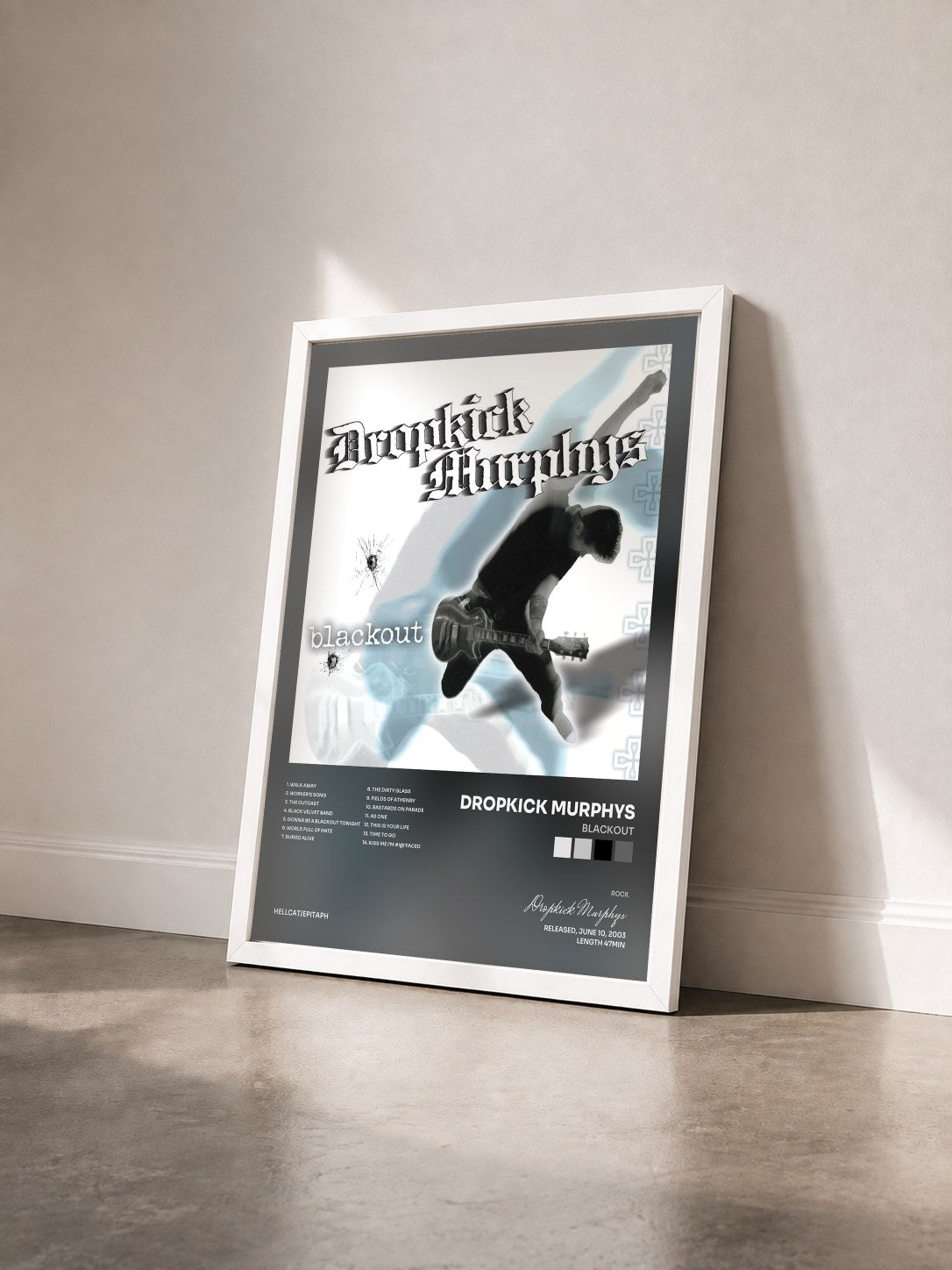#blanc Tableau de l'album Blackout de Dropkick Murphys vu de trois quarts, cadre blanc