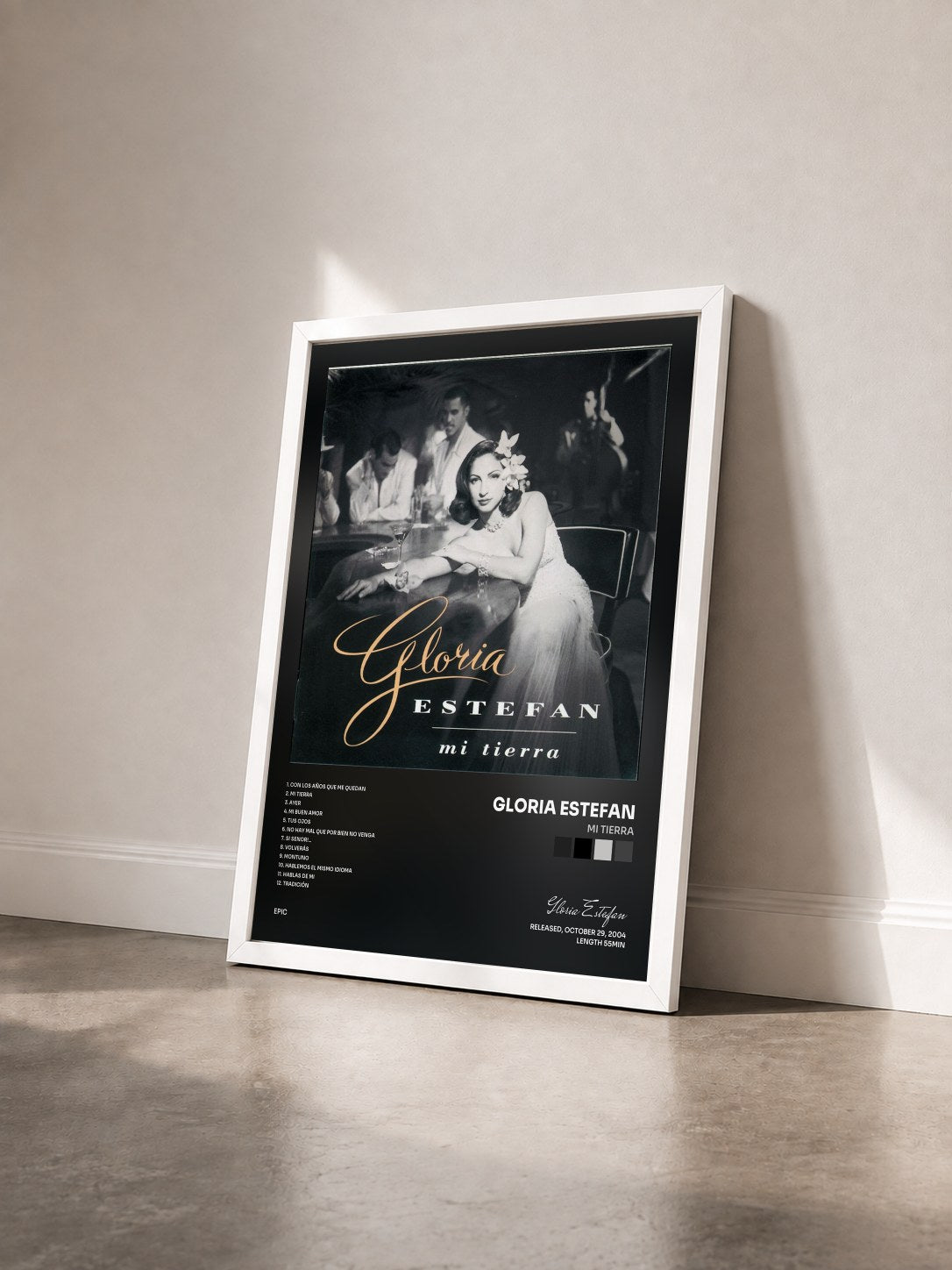 #blanc Tableau de l'album Mi Tierra de Gloria Estefan vu de trois quarts, cadre blanc