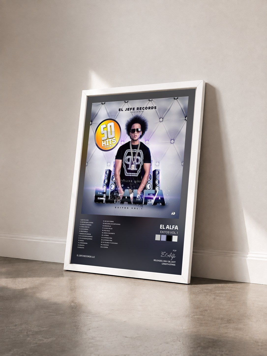 #blanc Tableau de l'album Exitos Vol. 1 de El Alfa vu de trois quarts, cadre blanc