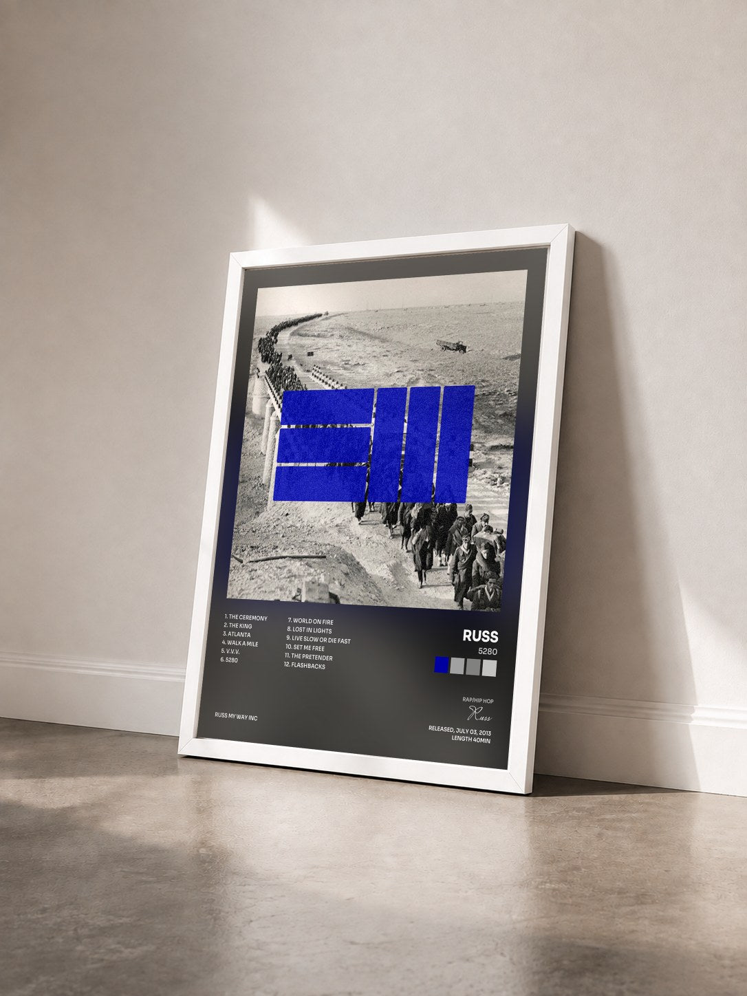 #blanc Tableau de l'album 5280 de Russ vu de trois quarts, cadre blanc