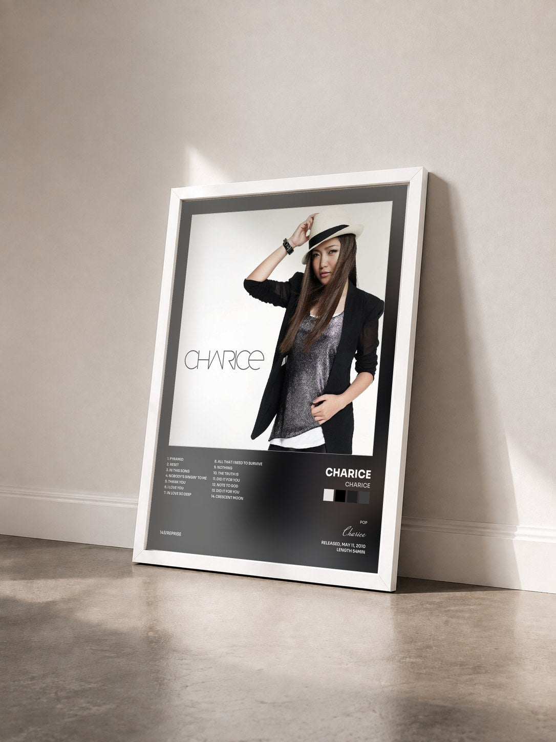 #blanc Tableau de l'album Charice de Charice vu de trois quarts, cadre blanc