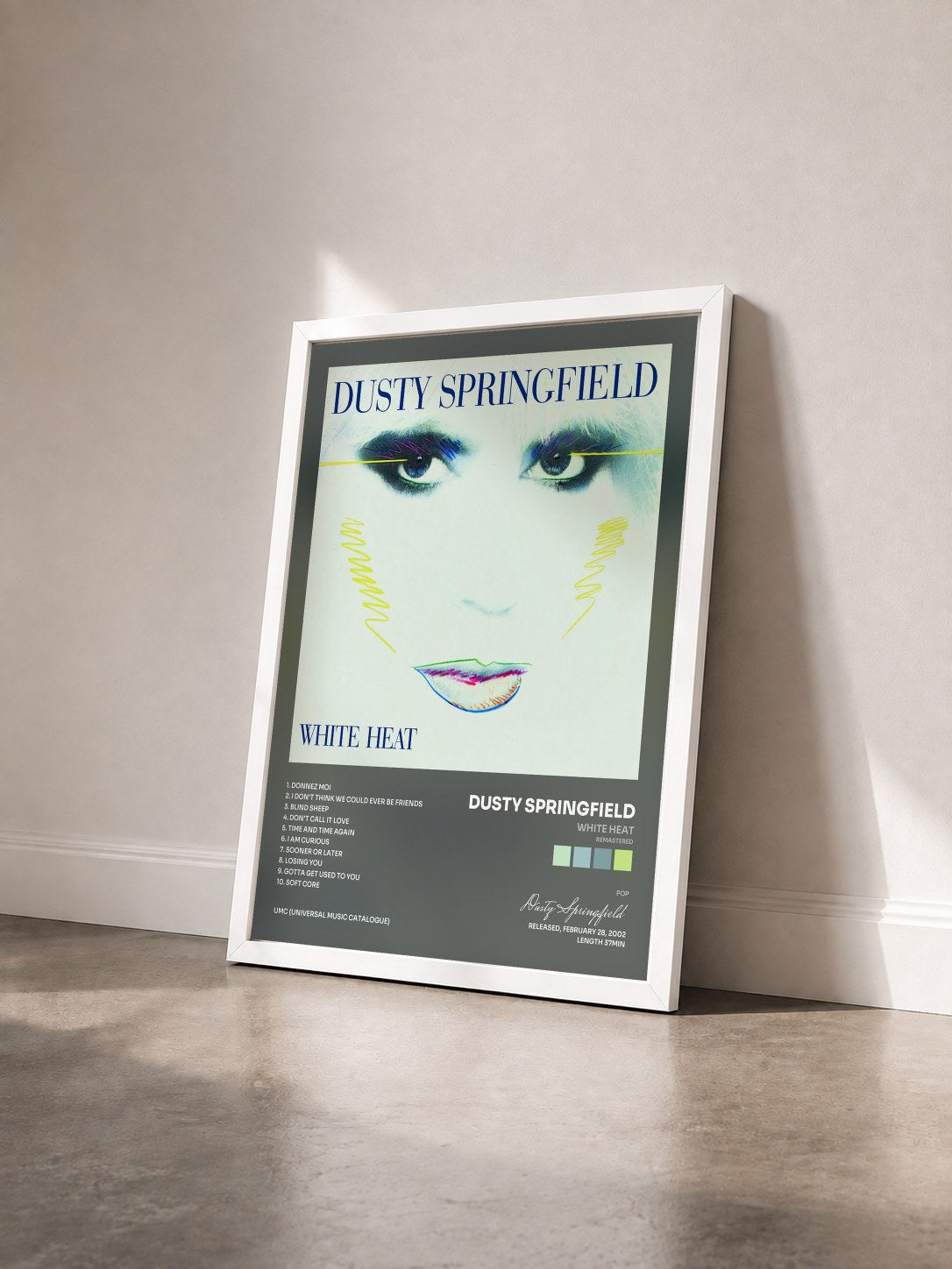 #blanc Tableau de l'album White Heat (Remastered) de Dusty Springfield vu de trois quarts, cadre blanc