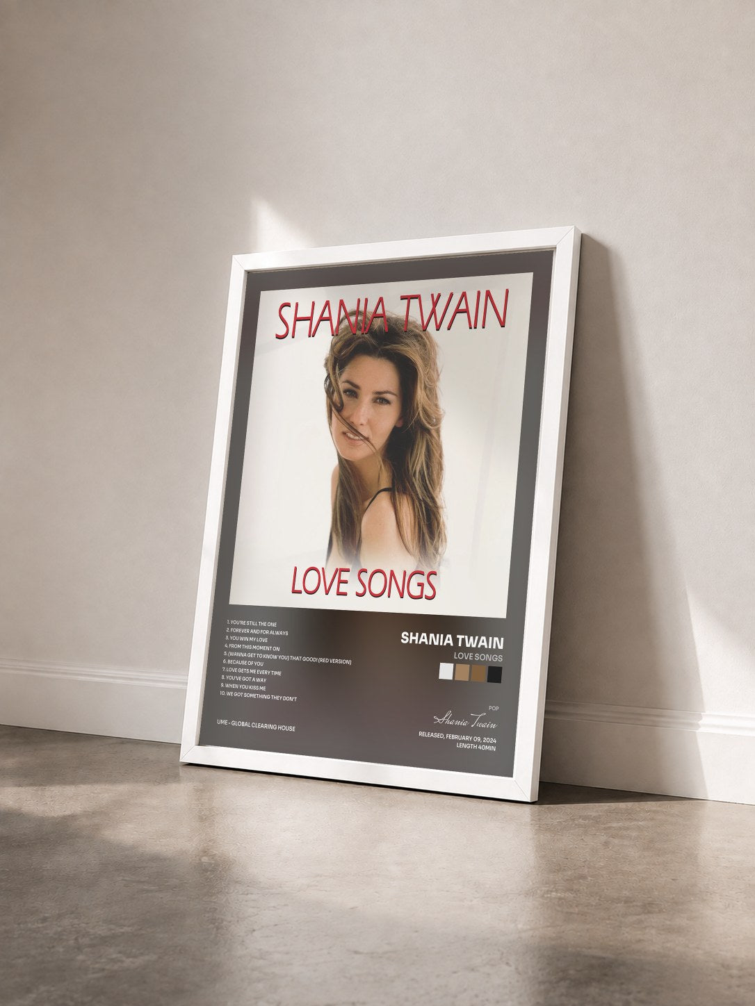 #blanc Tableau de l'album Love Songs de Shania Twain vu de trois quarts, cadre blanc