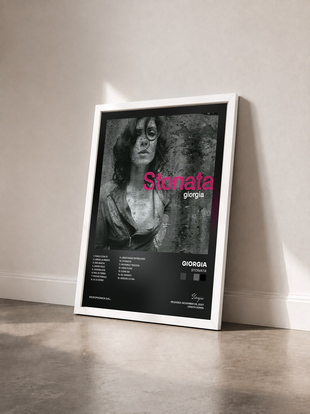 #blanc Tableau de l'album Stonata de Giorgia vu de trois quarts, cadre blanc