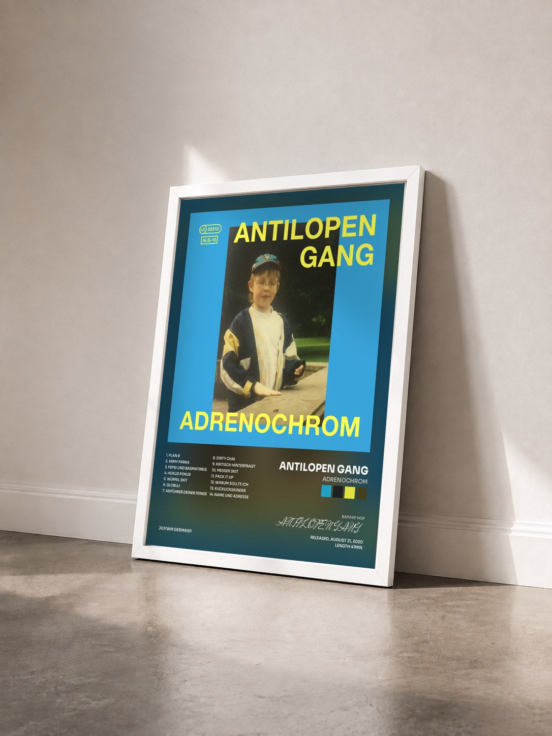 #blanc Tableau de l'album Adrenochrom de ANTILOPEN GANG vu de trois quarts, cadre blanc