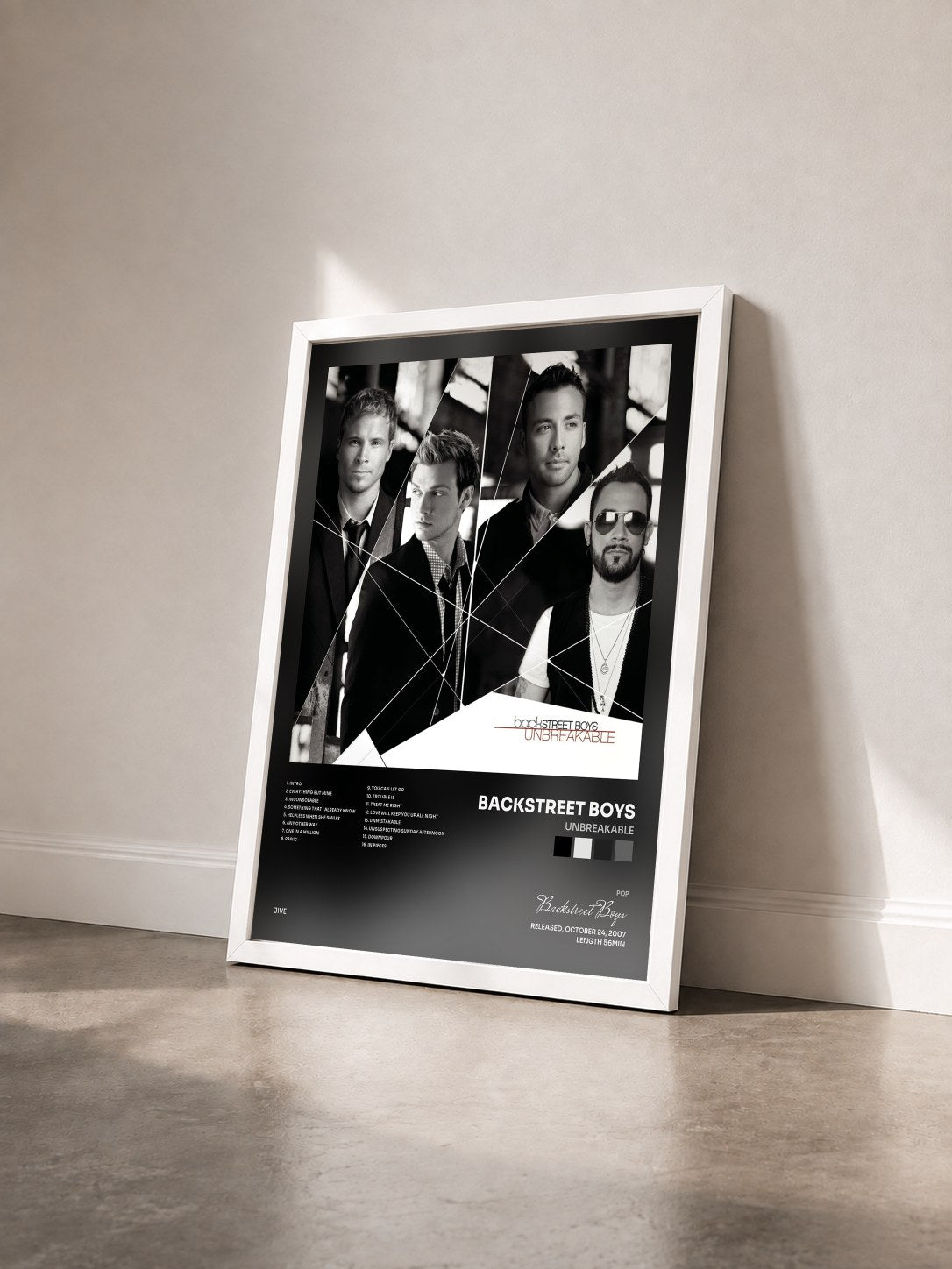 #blanc Tableau de l'album Unbreakable de Backstreet Boys vu de trois quarts, cadre blanc