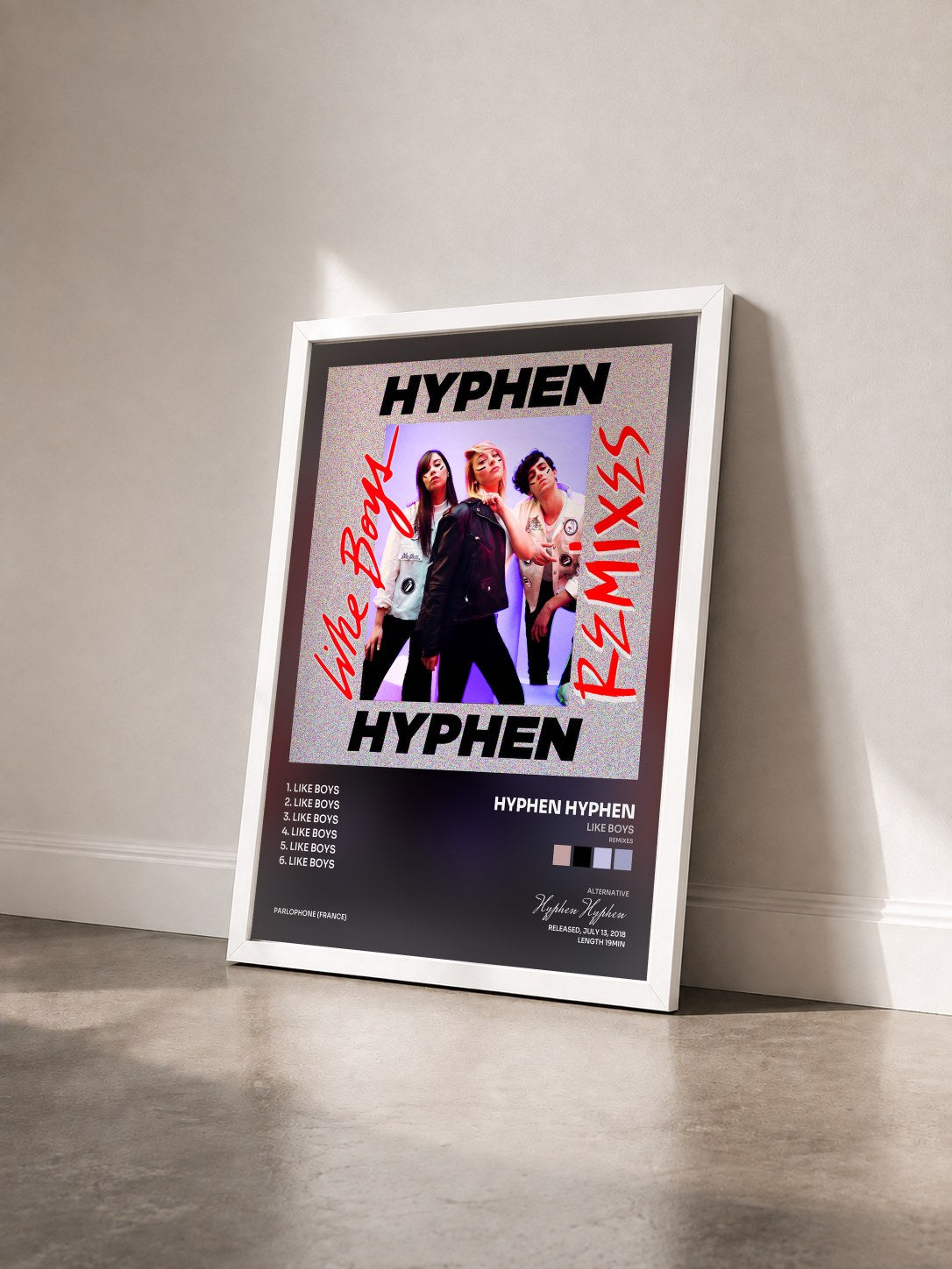 #blanc Tableau de l'album Like Boys (Remixes) de Hyphen Hyphen vu de trois quarts, cadre blanc