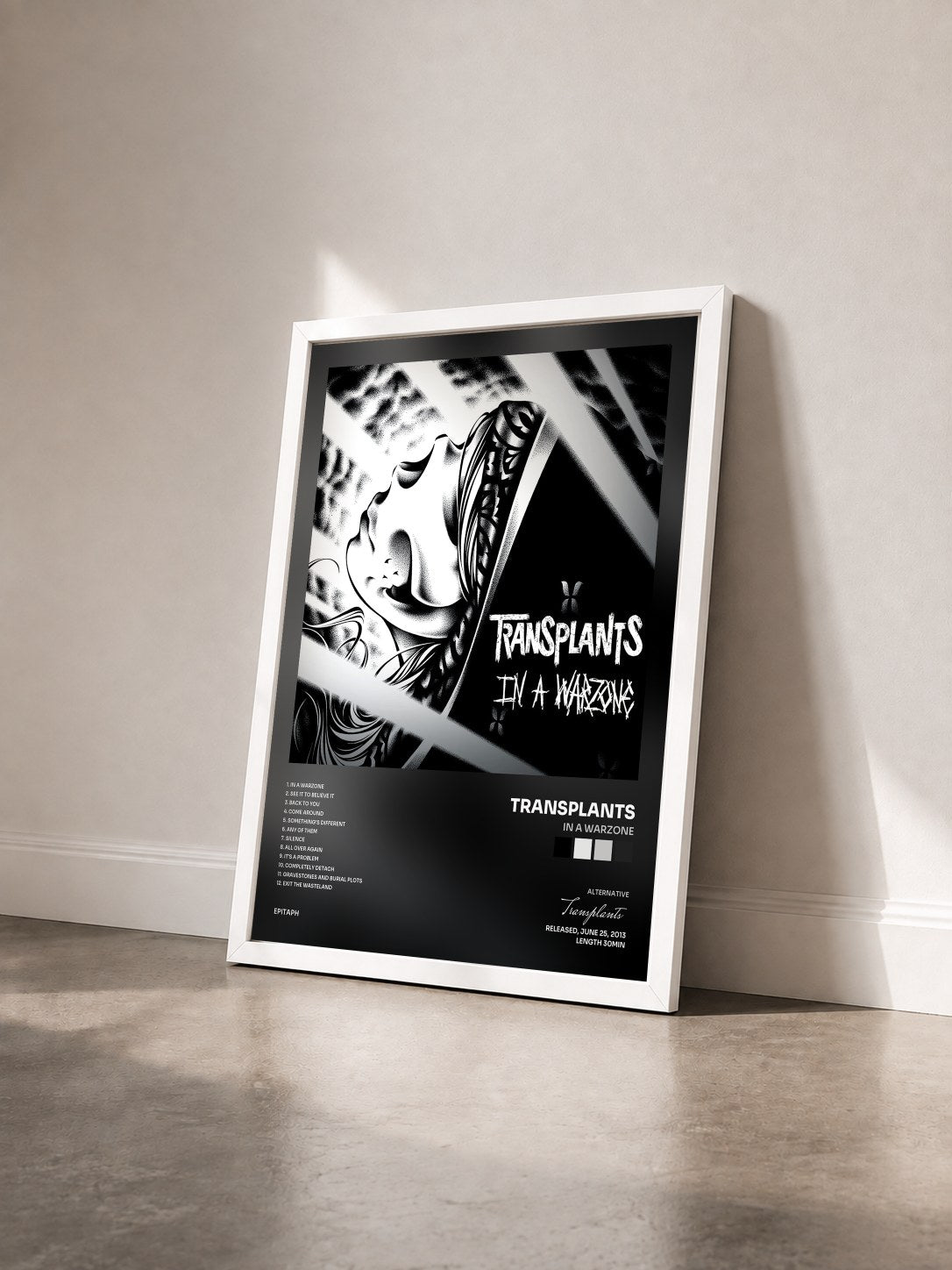 #blanc Tableau de l'album In A Warzone de Transplants vu de trois quarts, cadre blanc