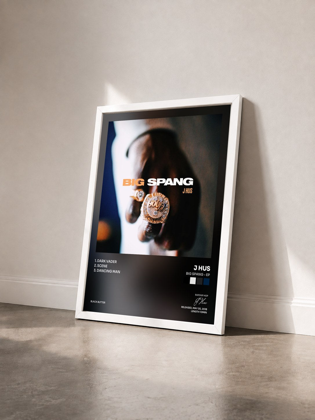 #blanc Tableau de l'album Big Spang - EP de J Hus vu de trois quarts, cadre blanc