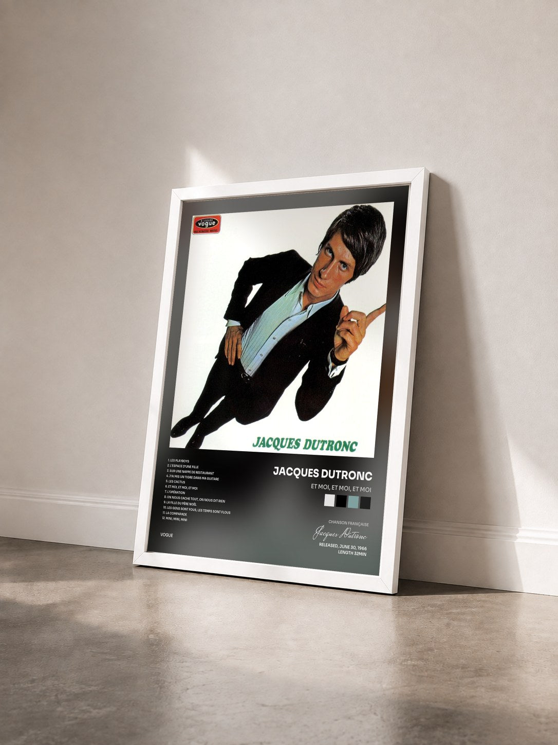 #blanc Tableau de l'album Et moi, et moi, et moi de Jacques Dutronc vu de trois quarts, cadre blanc