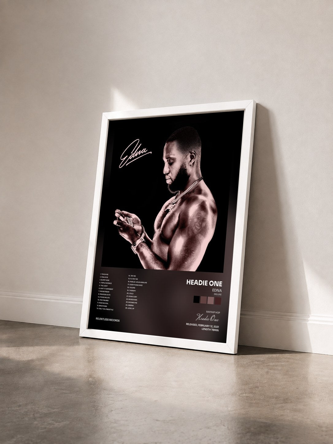 #blanc Tableau de l'album EDNA (Deluxe) de Headie One vu de trois quarts, cadre blanc