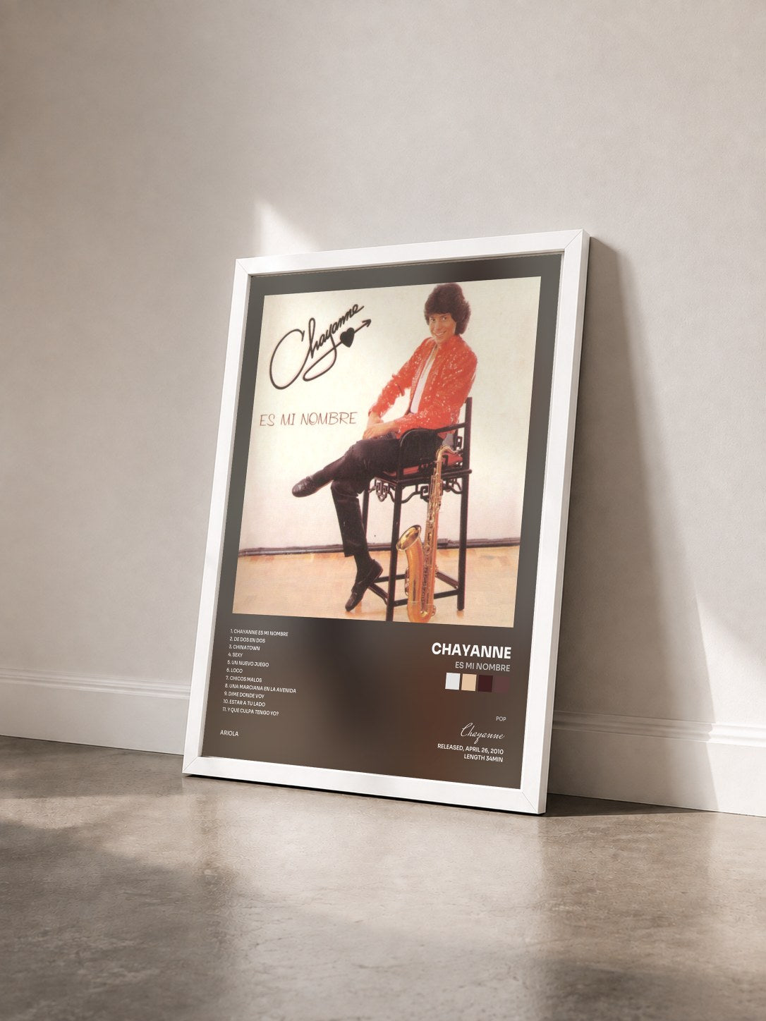 #blanc Tableau de l'album Es Mi Nombre de Chayanne vu de trois quarts, cadre blanc