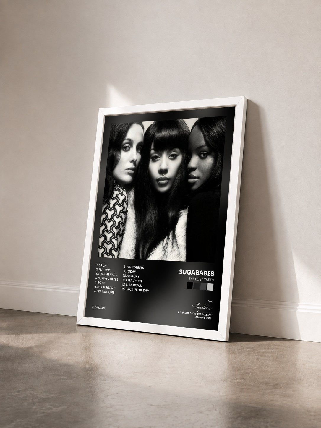 #blanc Tableau de l'album The Lost Tapes de Sugababes vu de trois quarts, cadre blanc