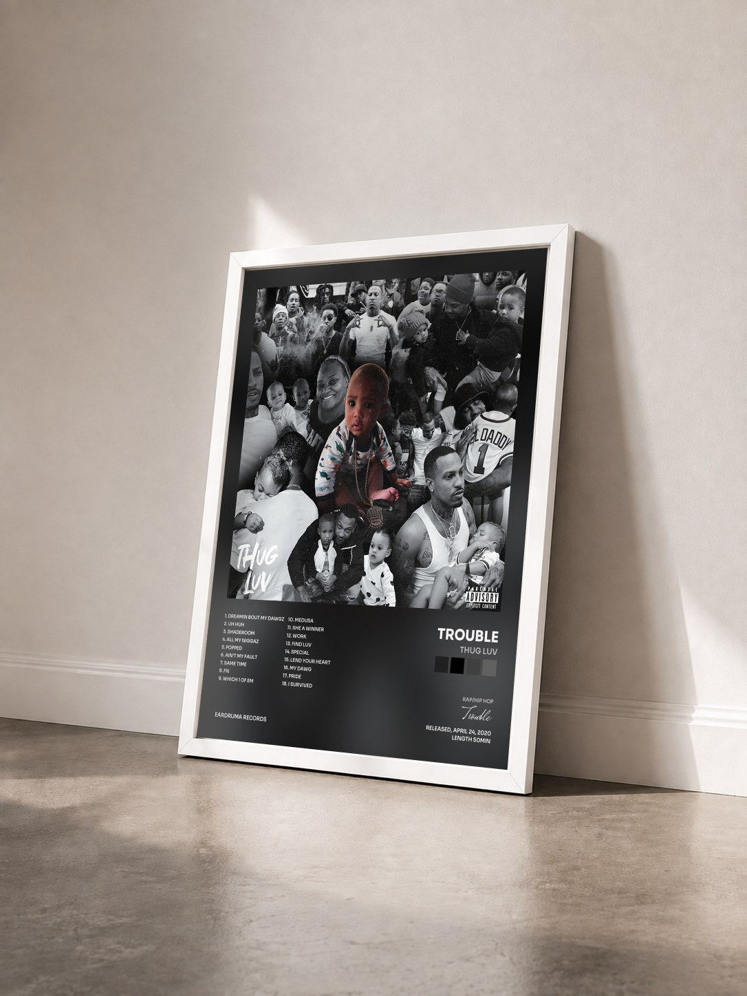 #blanc Tableau de l'album Thug Luv de Trouble vu de trois quarts, cadre blanc