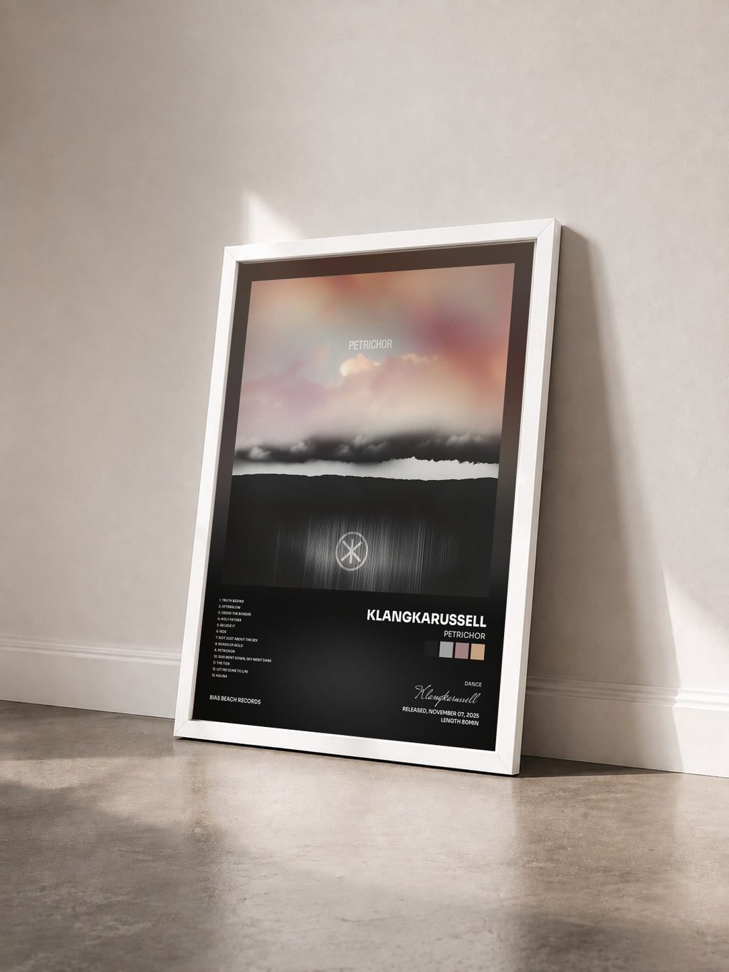 #blanc Tableau de l'album Petrichor de Klangkarussell vu de trois quarts, cadre blanc
