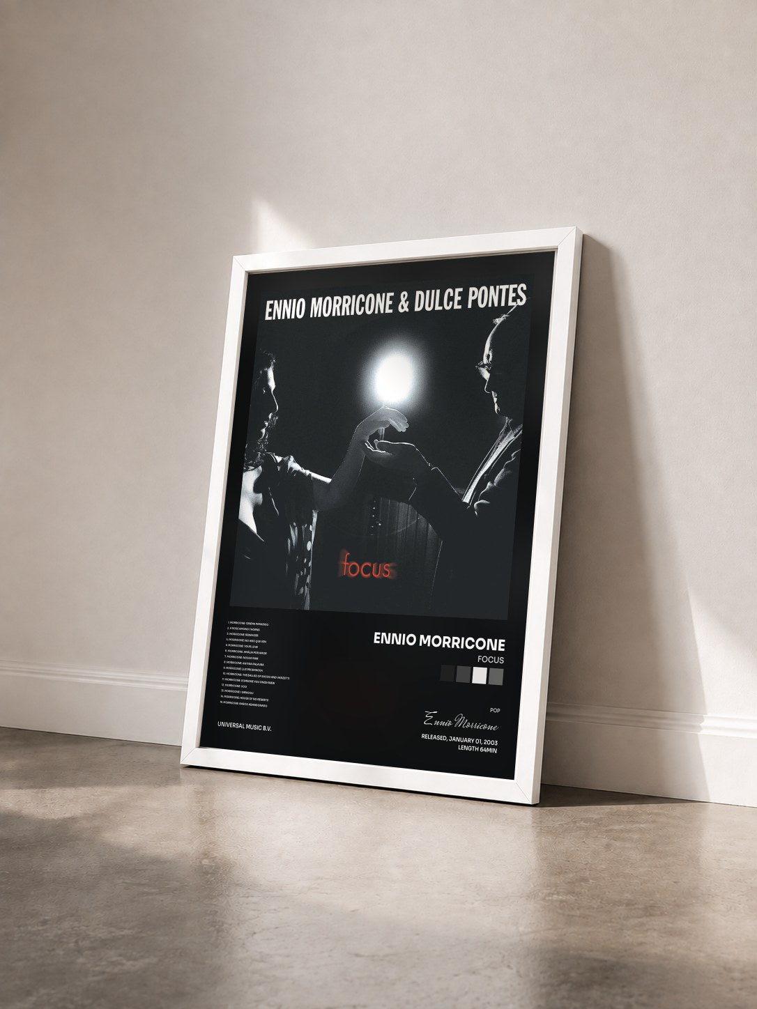 #blanc Tableau de l'album Focus de Ennio Morricone vu de trois quarts, cadre blanc