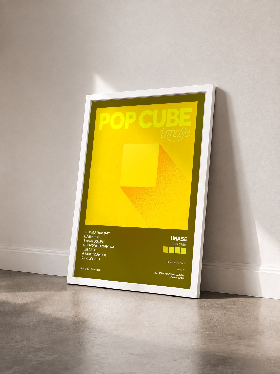 #blanc Tableau de l'album POP CUBE de imase vu de trois quarts, cadre blanc