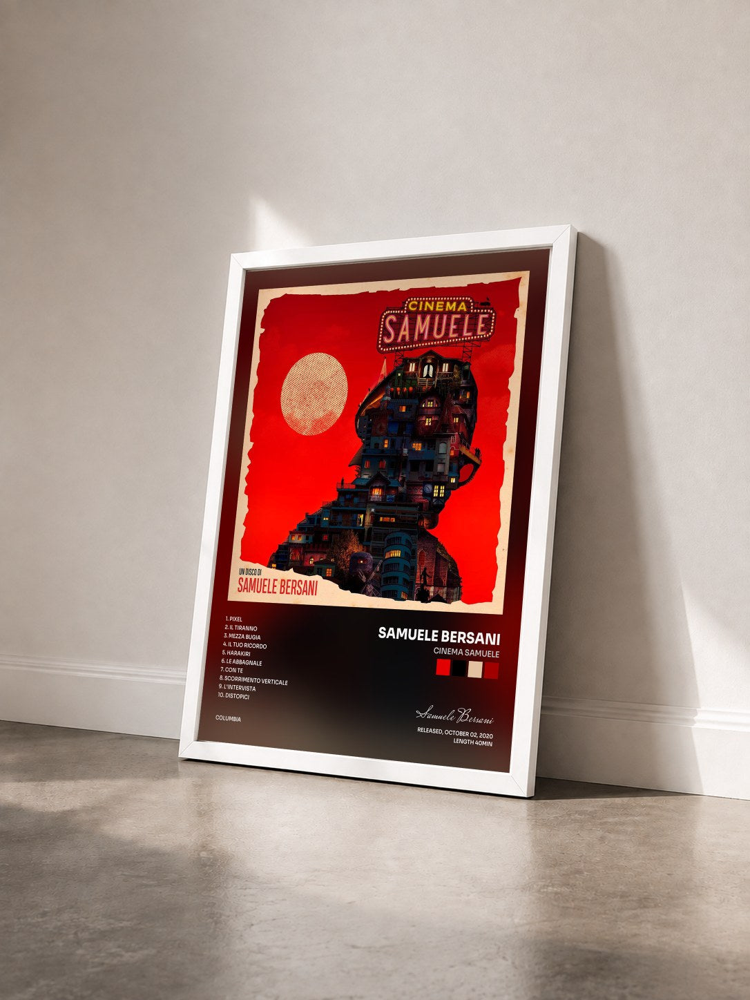 #blanc Tableau de l'album Cinema Samuele de Samuele Bersani vu de trois quarts, cadre blanc
