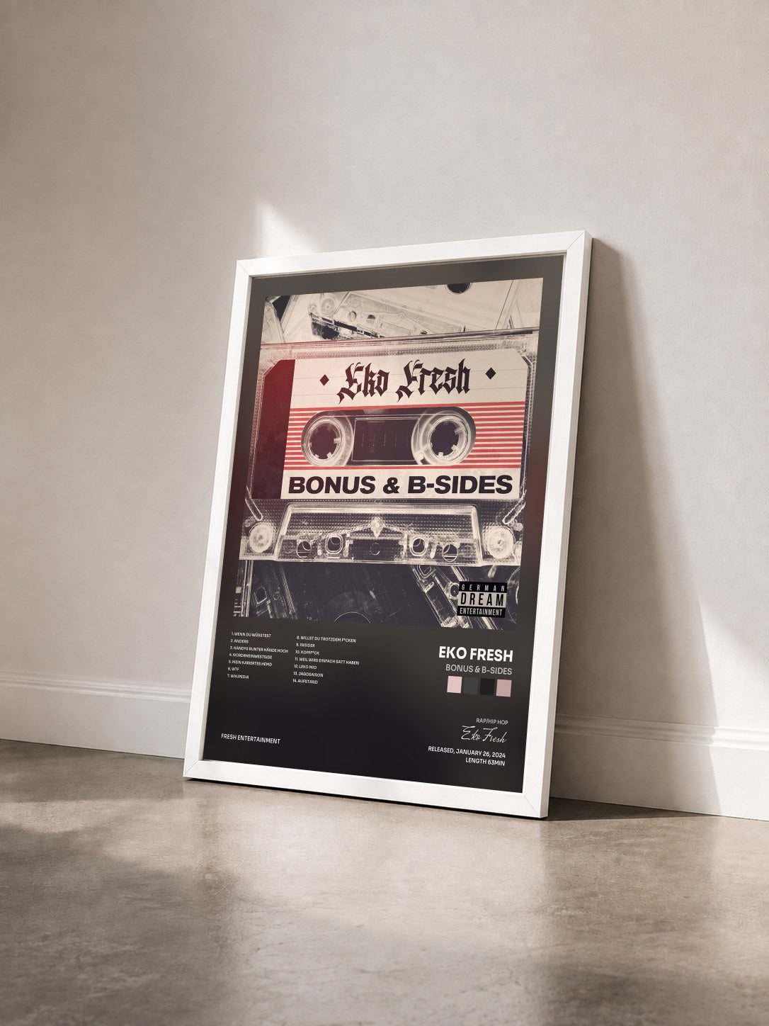 #blanc Tableau de l'album Bonus & B-Sides de Eko Fresh vu de trois quarts, cadre blanc